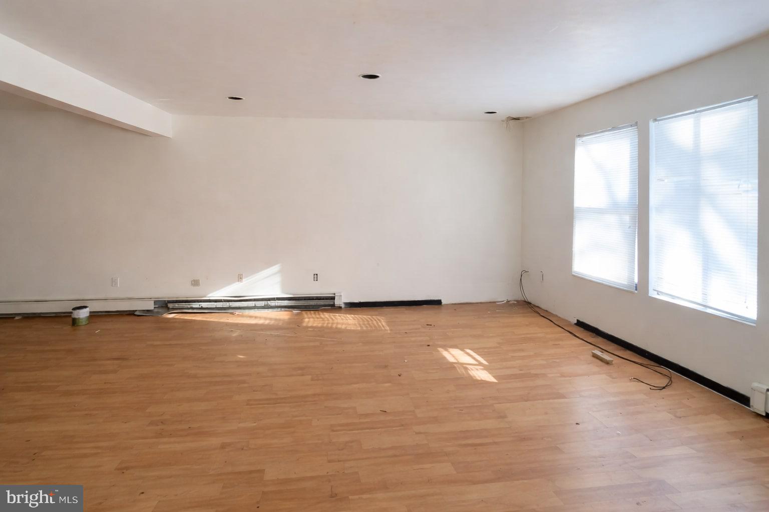 EMERALD LAKE - Residential