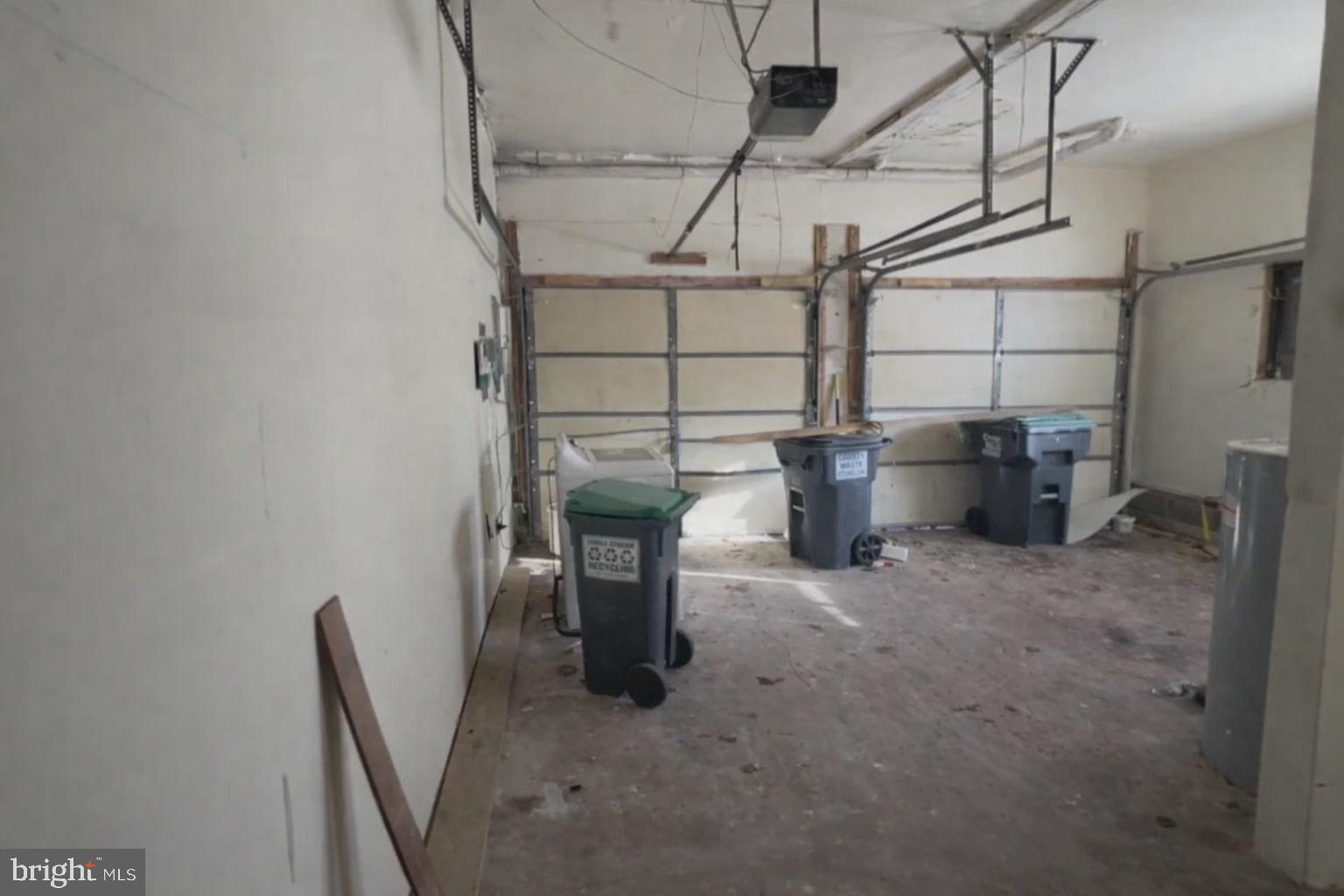 EMERALD LAKE - Residential