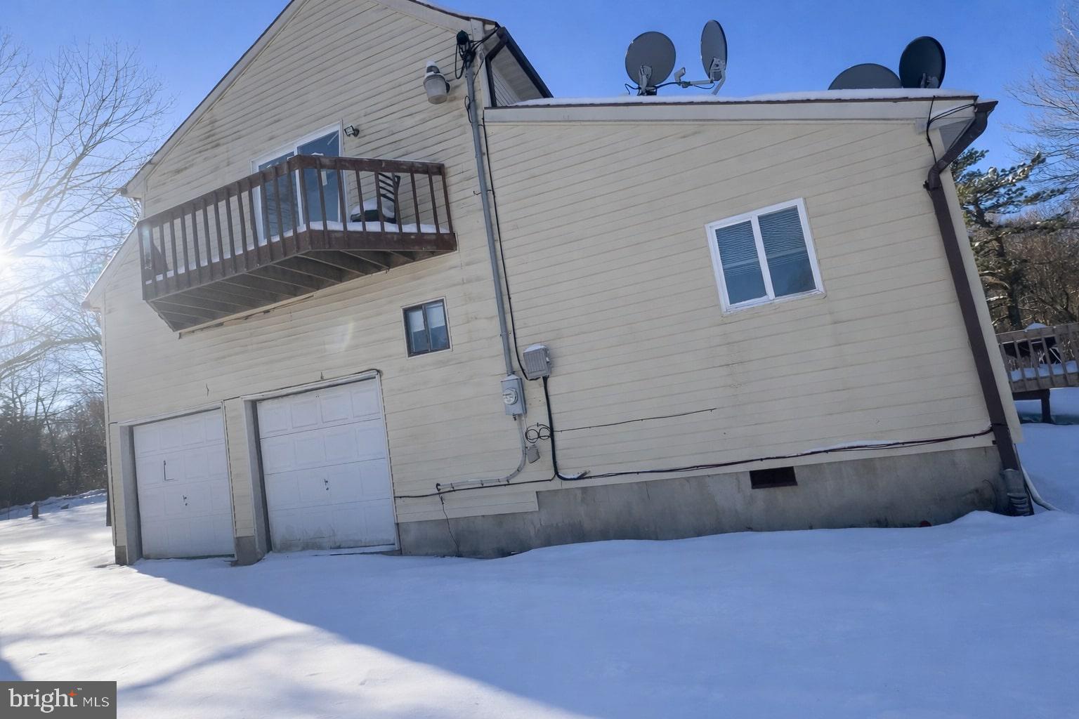 EMERALD LAKE - Residential