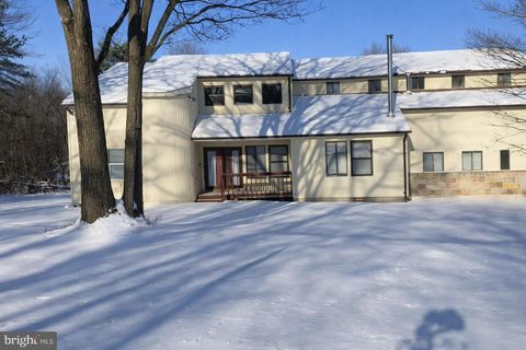 1689 CLOVER ROAD LONG POND PA 18334