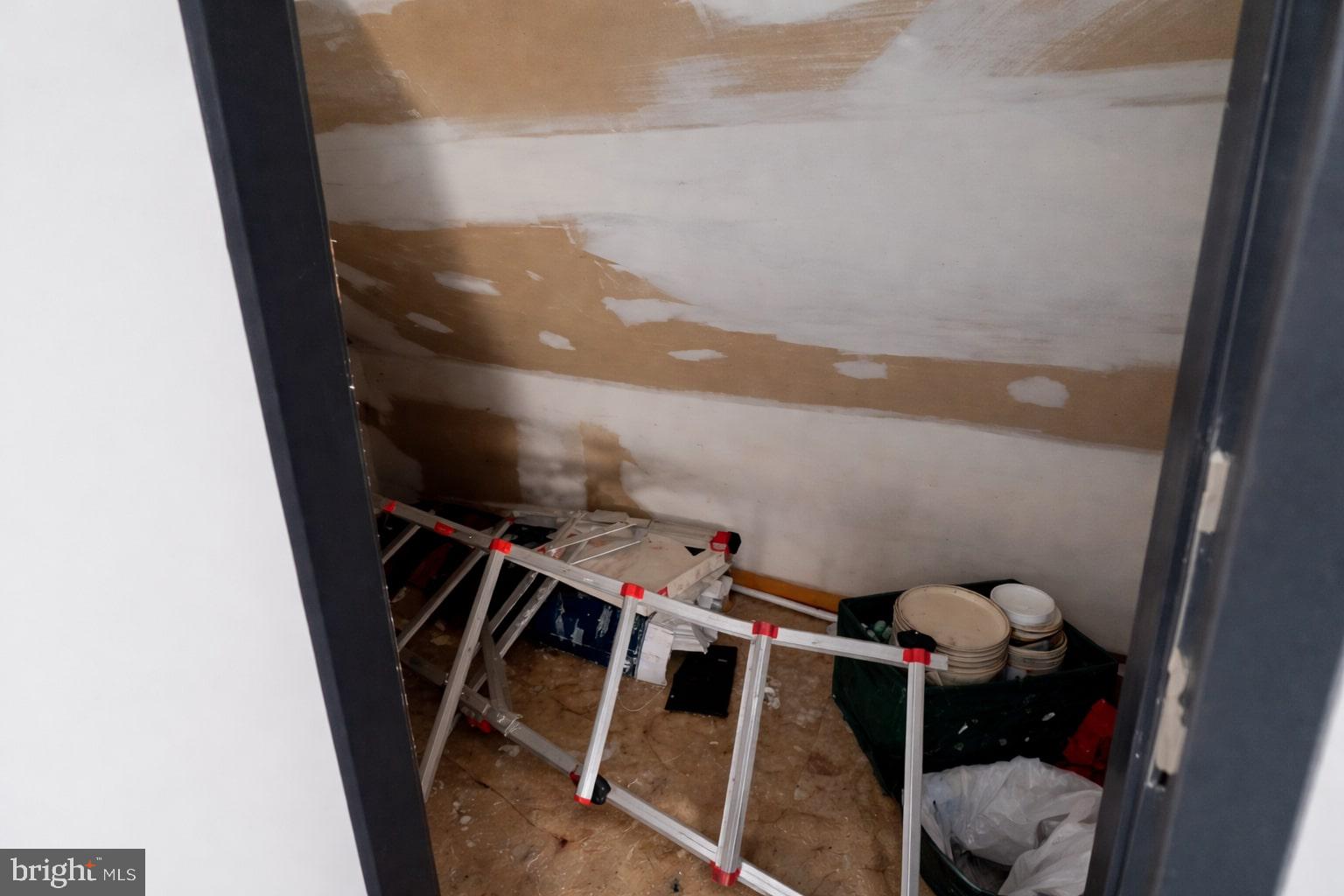 EMERALD LAKE - Residential