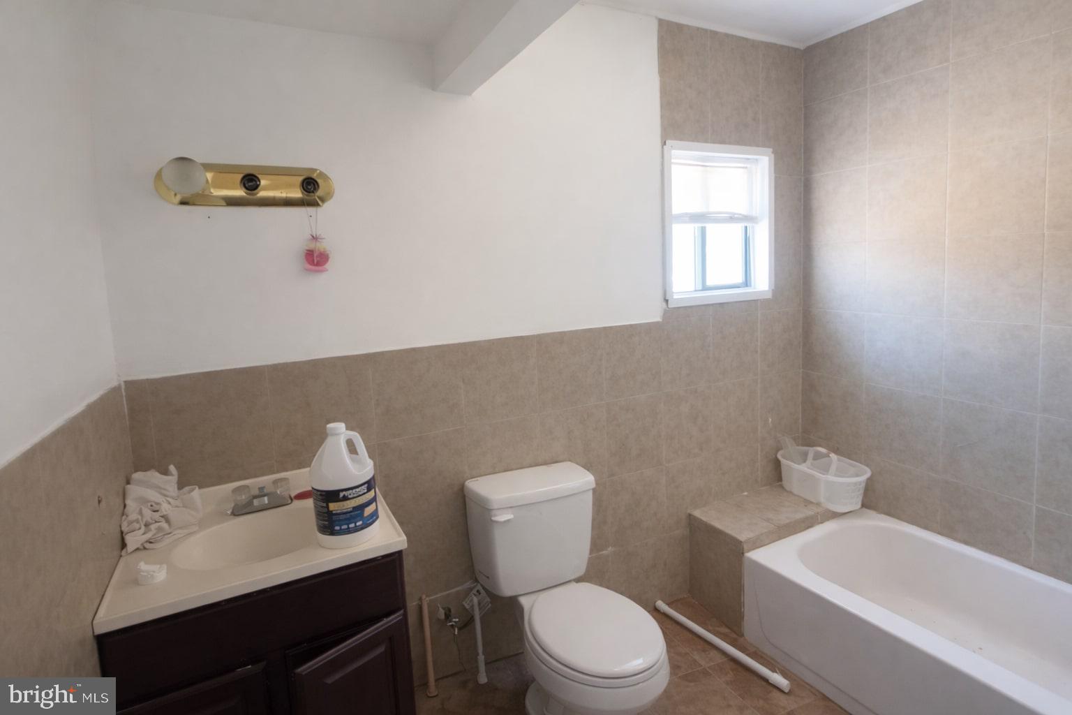 EMERALD LAKE - Residential