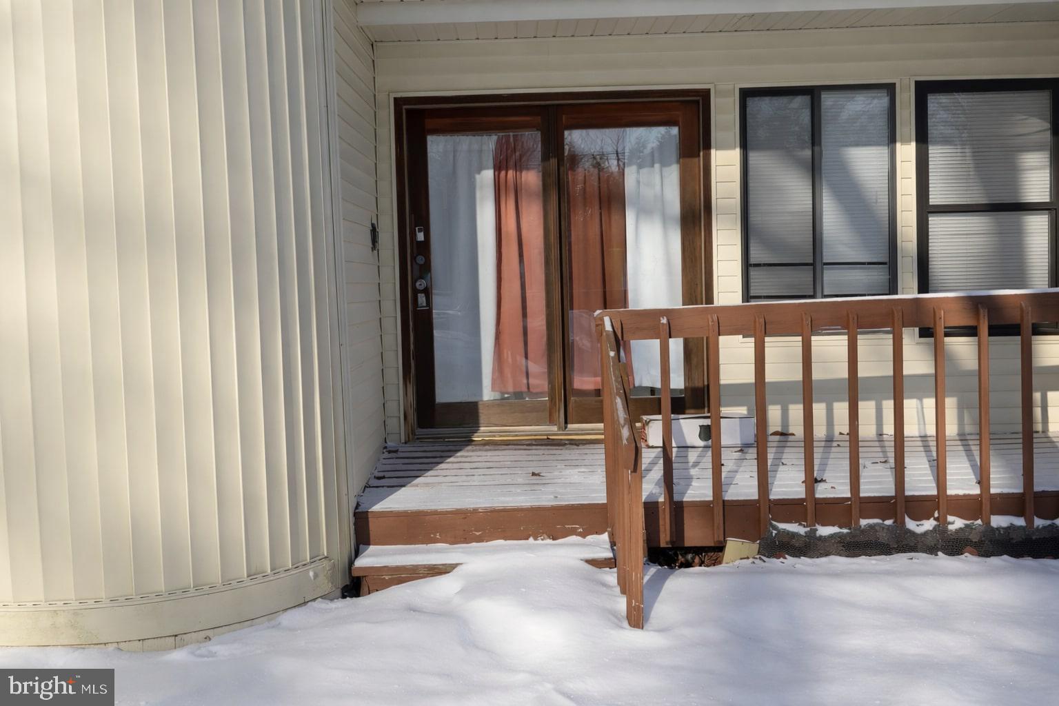 EMERALD LAKE - Residential