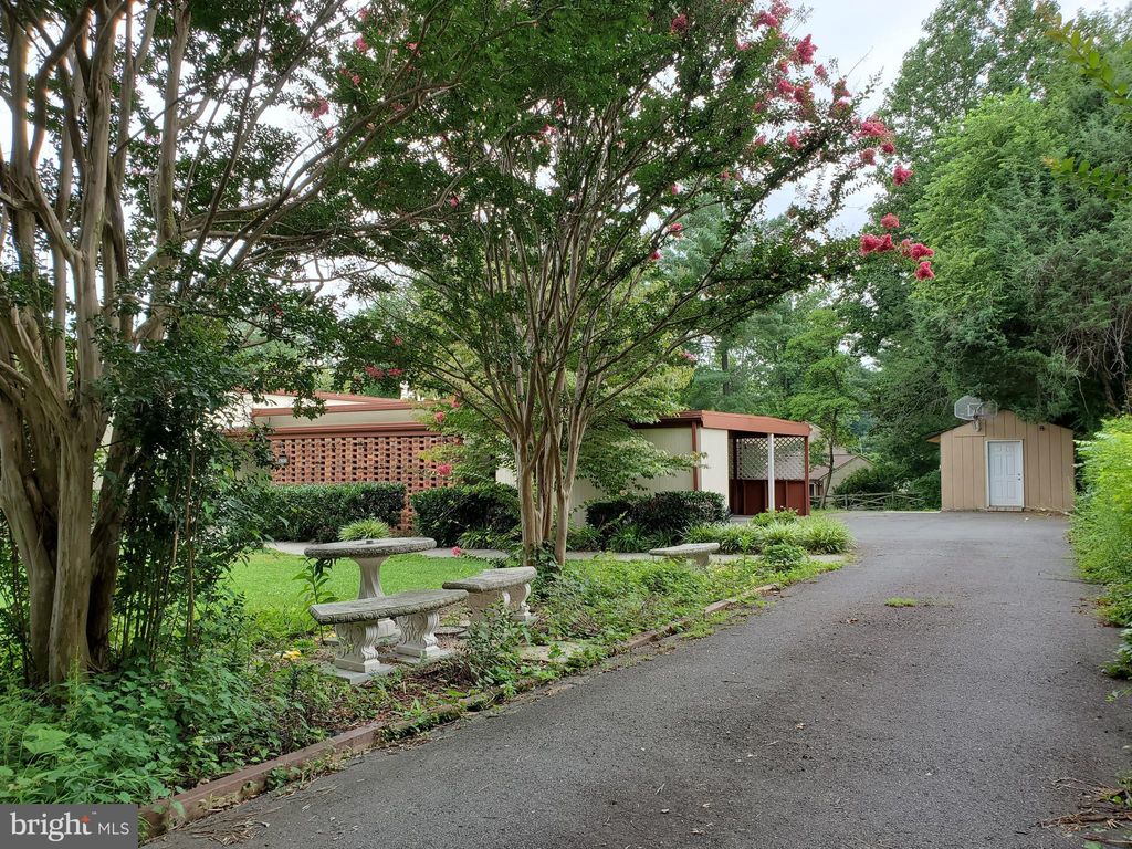 Photo of 2030 Greenwich Street, FALLS CHURCH, VA 22043 (MLS # VAFX2267522)