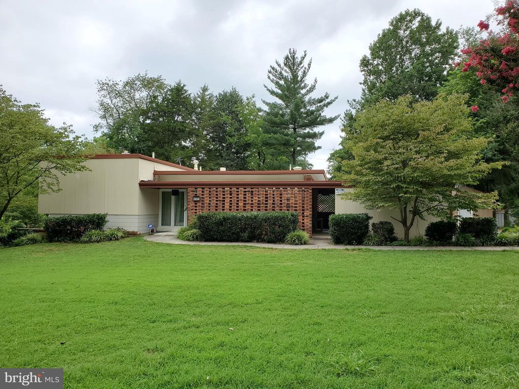 Photo of 2030 Greenwich Street, FALLS CHURCH, VA 22043 (MLS # VAFX2267522)