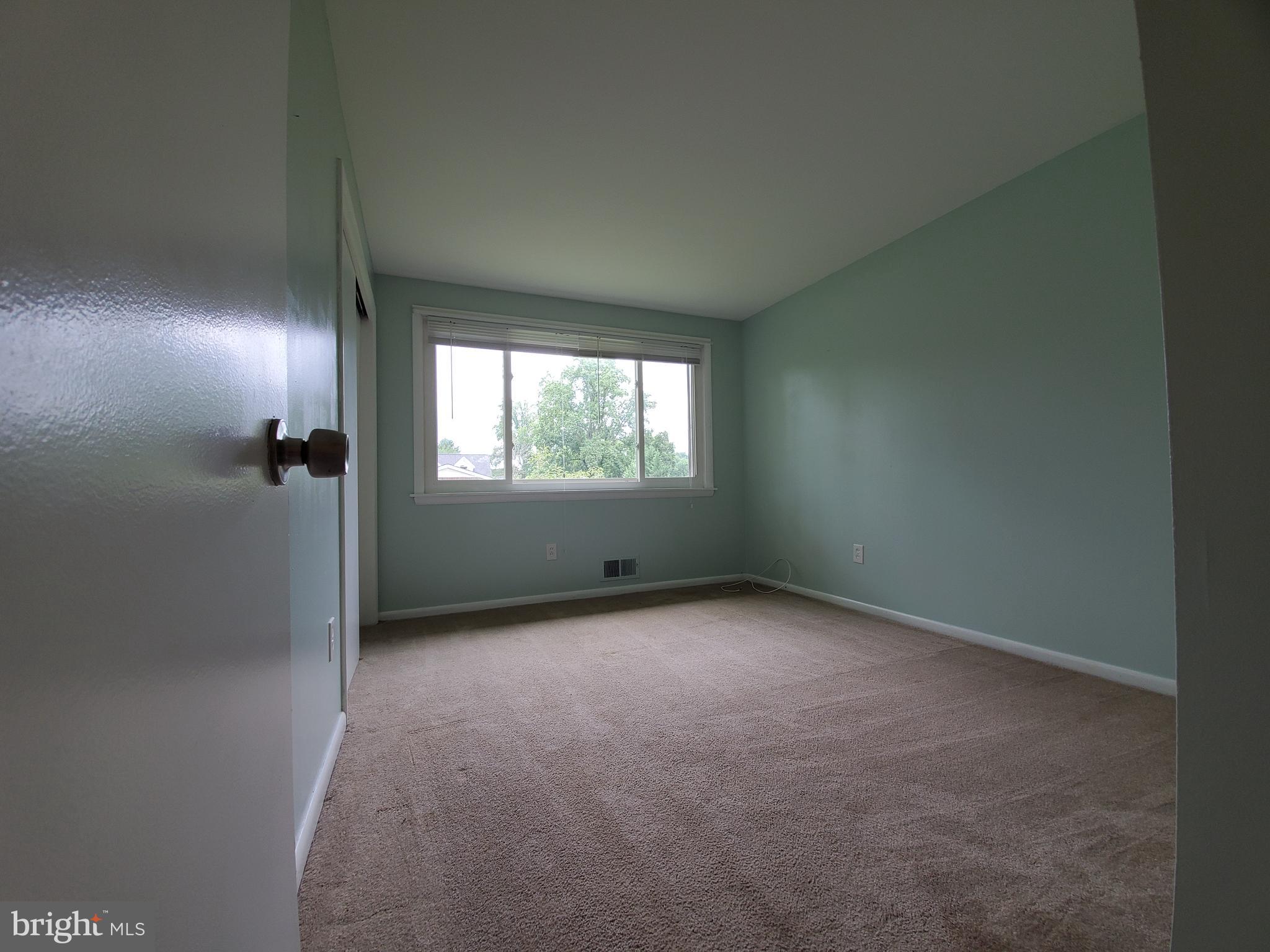 SOUTHAMPTON - Residential Lease