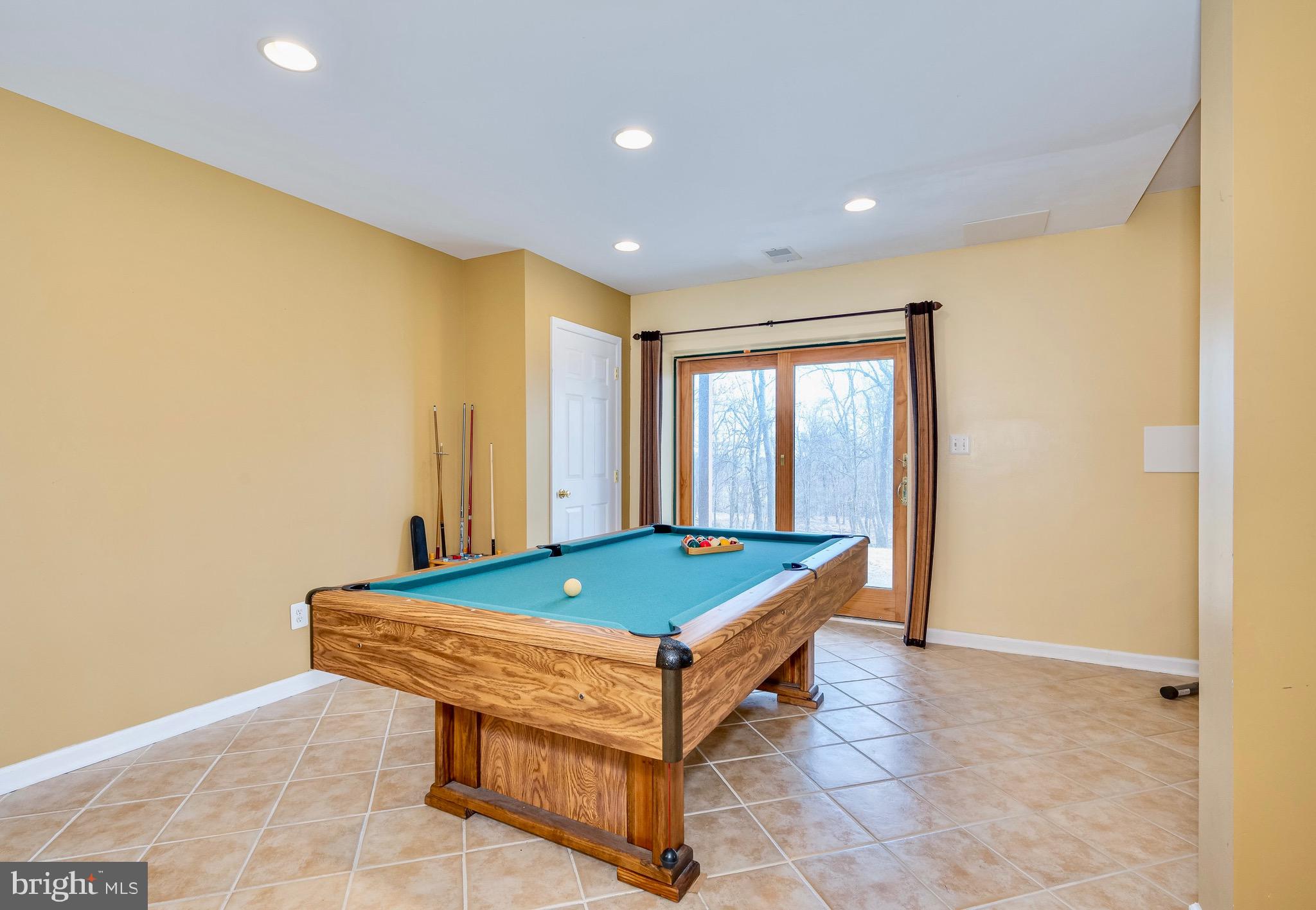 TOP OF THE MOUNTAIN - Residential