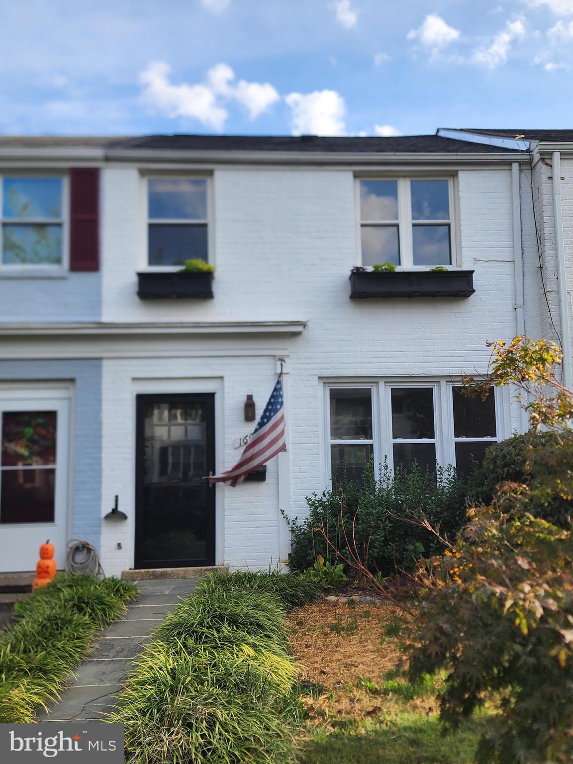 1605 WOODBINE STREET