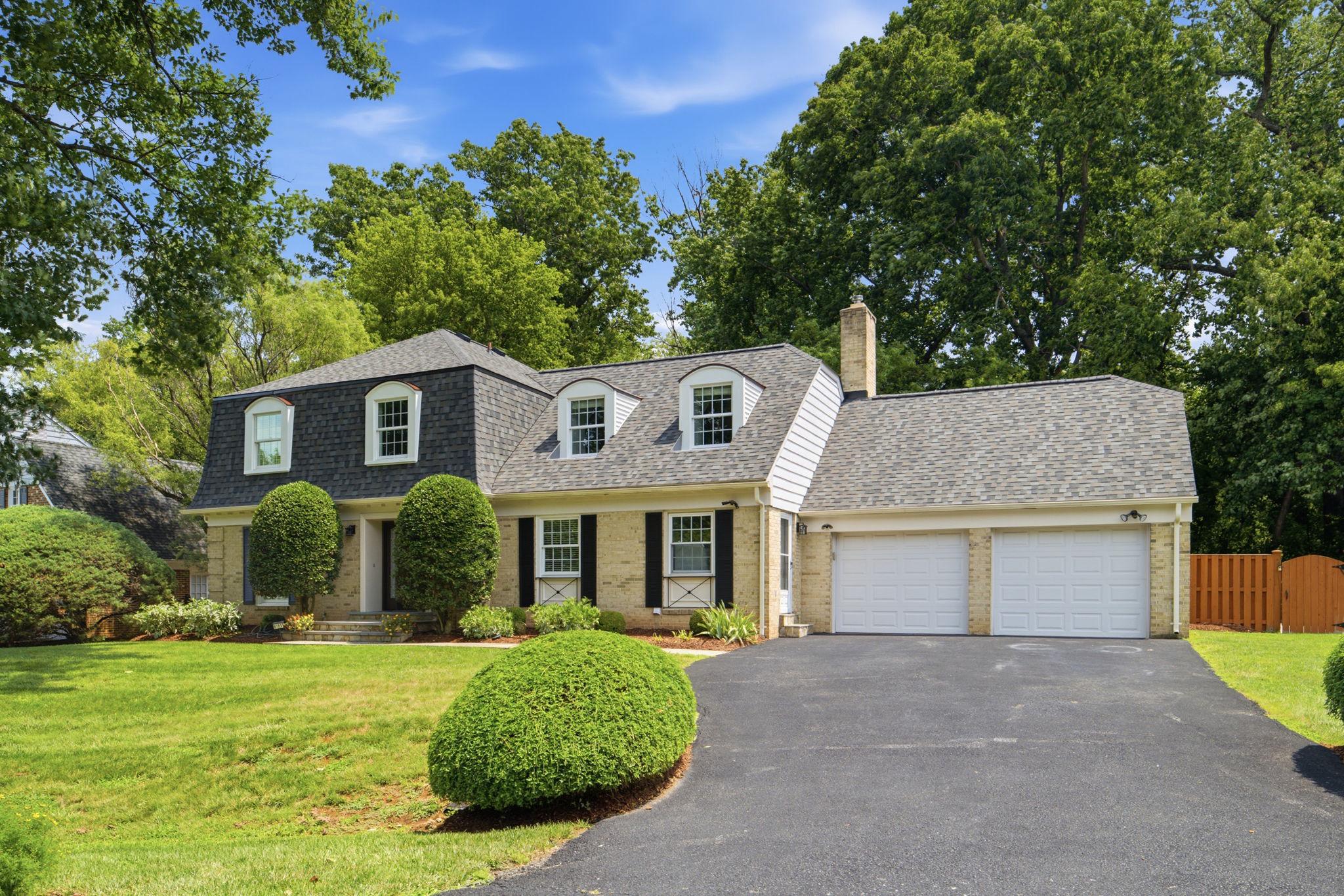 8105 BUCKSPARK LANE E