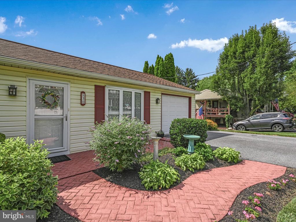 Photo of 830 Pine Hill Road, Lititz, PA 17543 (MLS # PALA2054286)