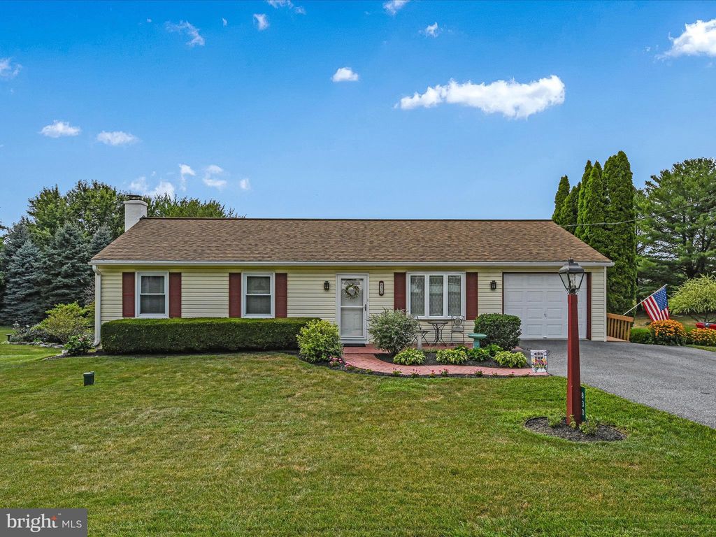 Photo of 830 Pine Hill Road, Lititz, PA 17543 (MLS # PALA2054286)