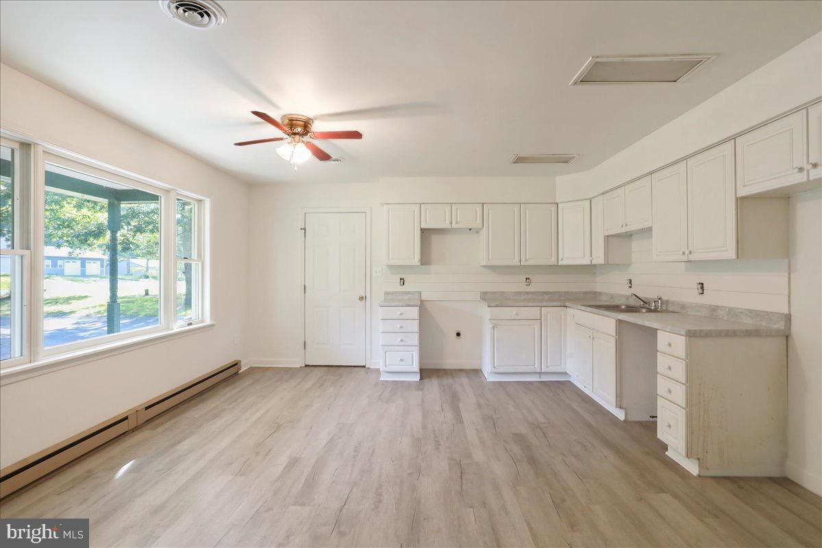 FOXCREST MANOR - Residential