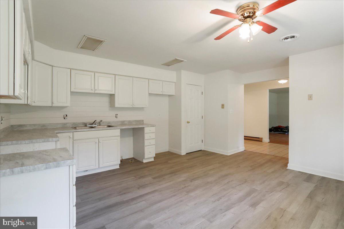 FOXCREST MANOR - Residential