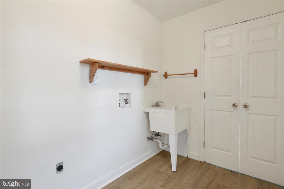 FOXCREST MANOR - Residential