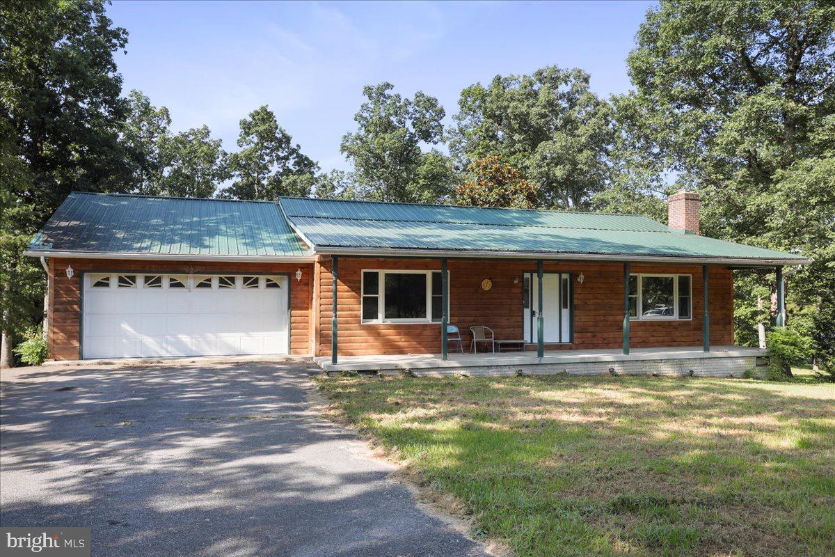 FOXCREST MANOR - Residential