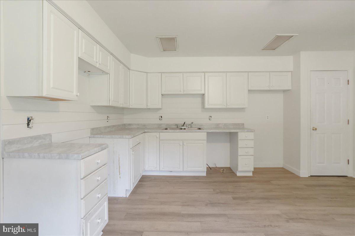 FOXCREST MANOR - Residential