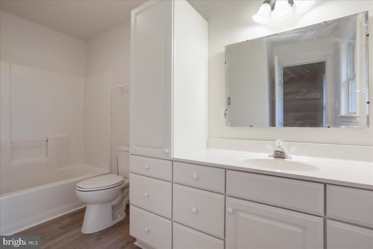 FOXCREST MANOR - Residential