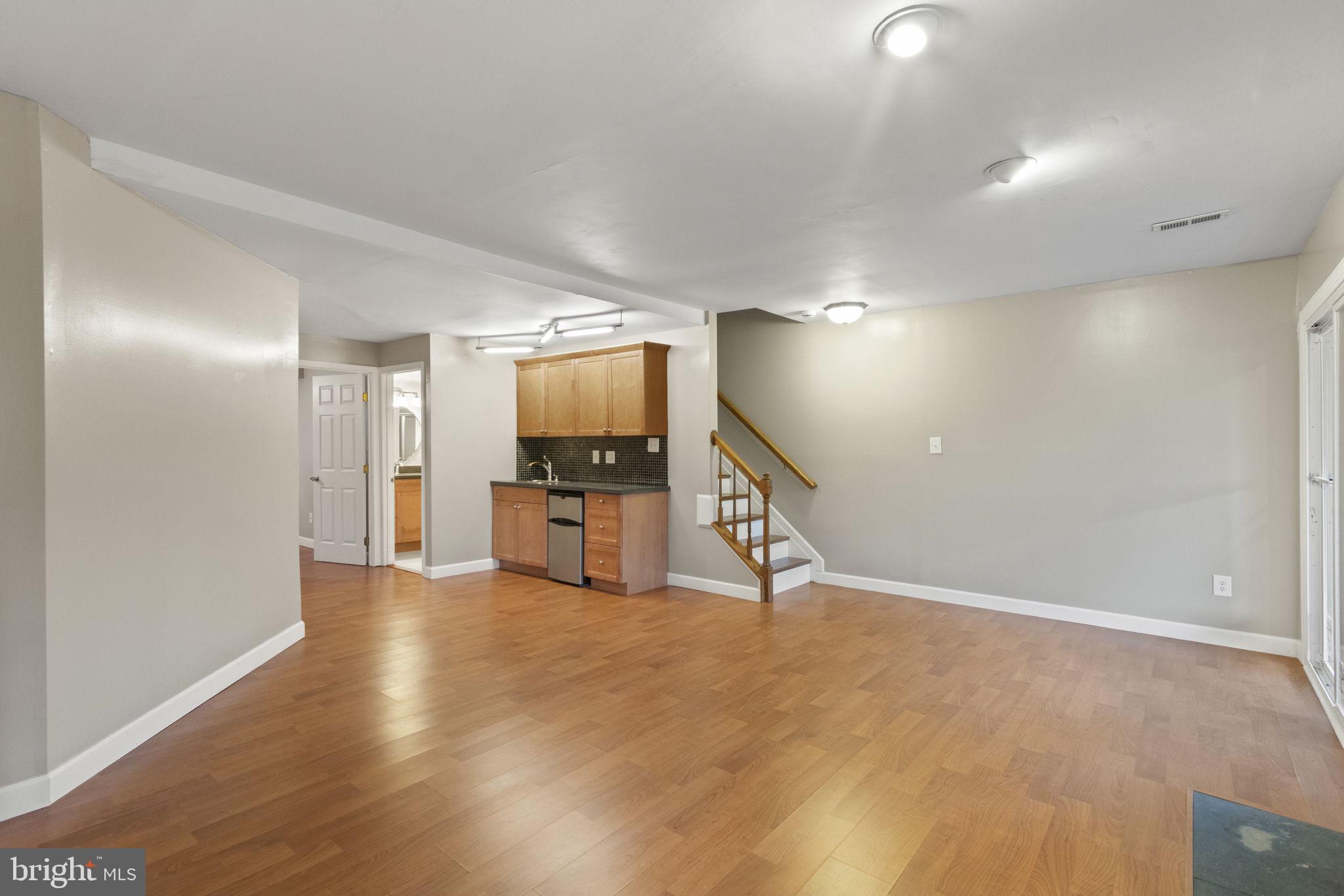 COURTS AT STAFFORD - Residential