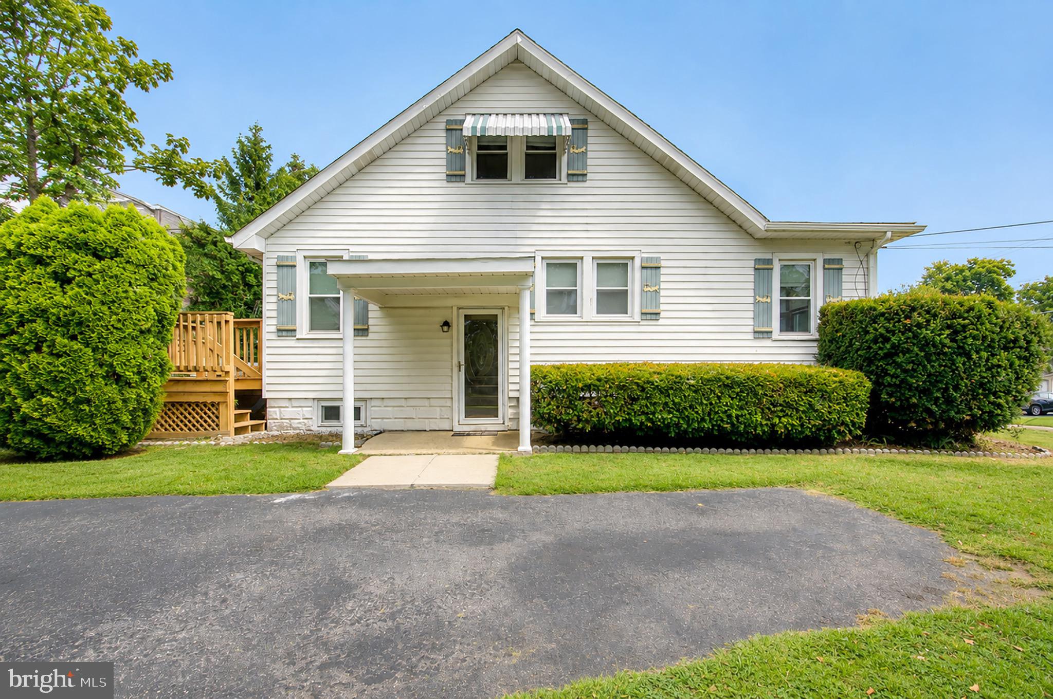 102 WOODLYNNE AVENUE
