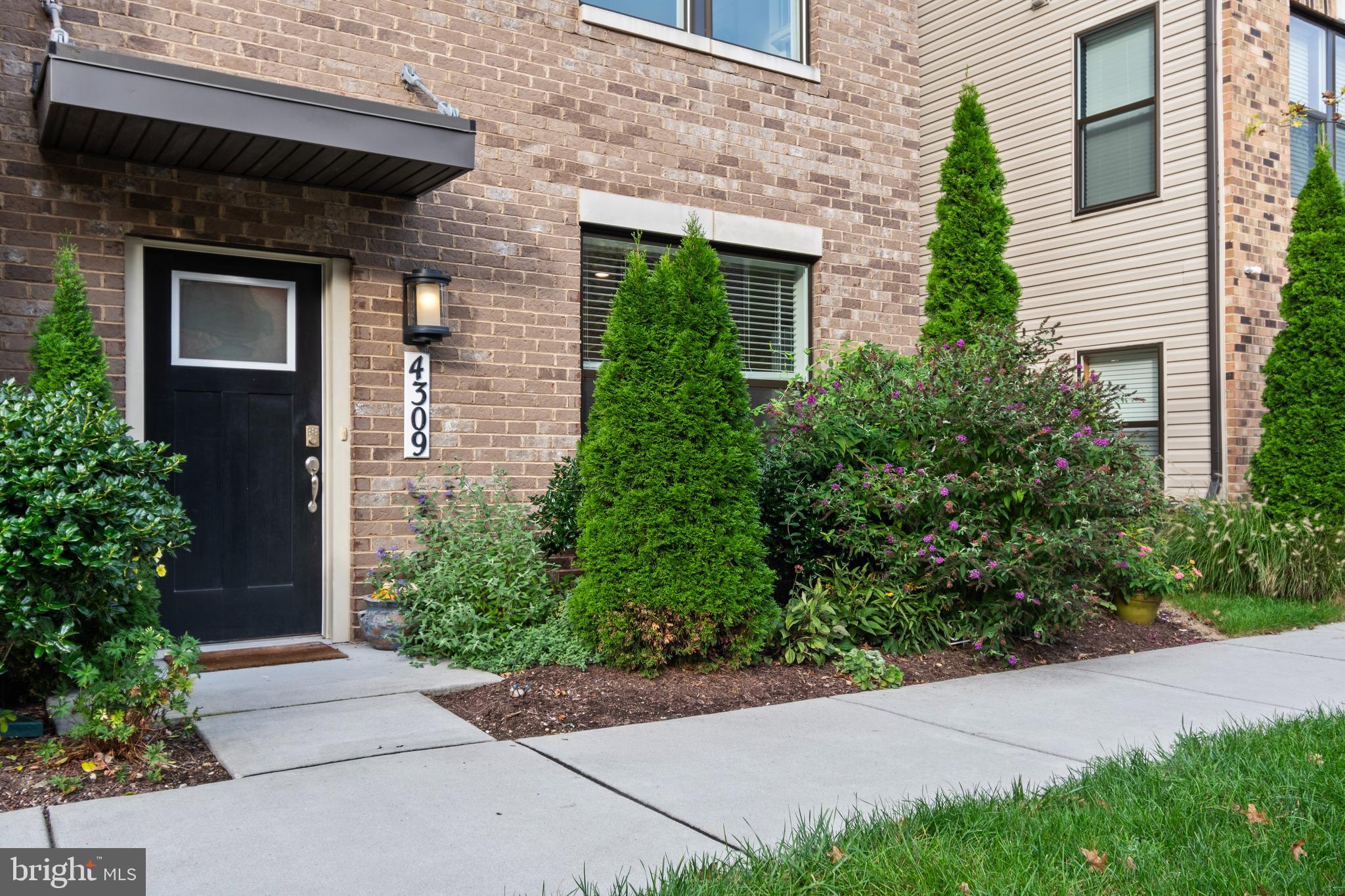 MEDFIELD - Residential