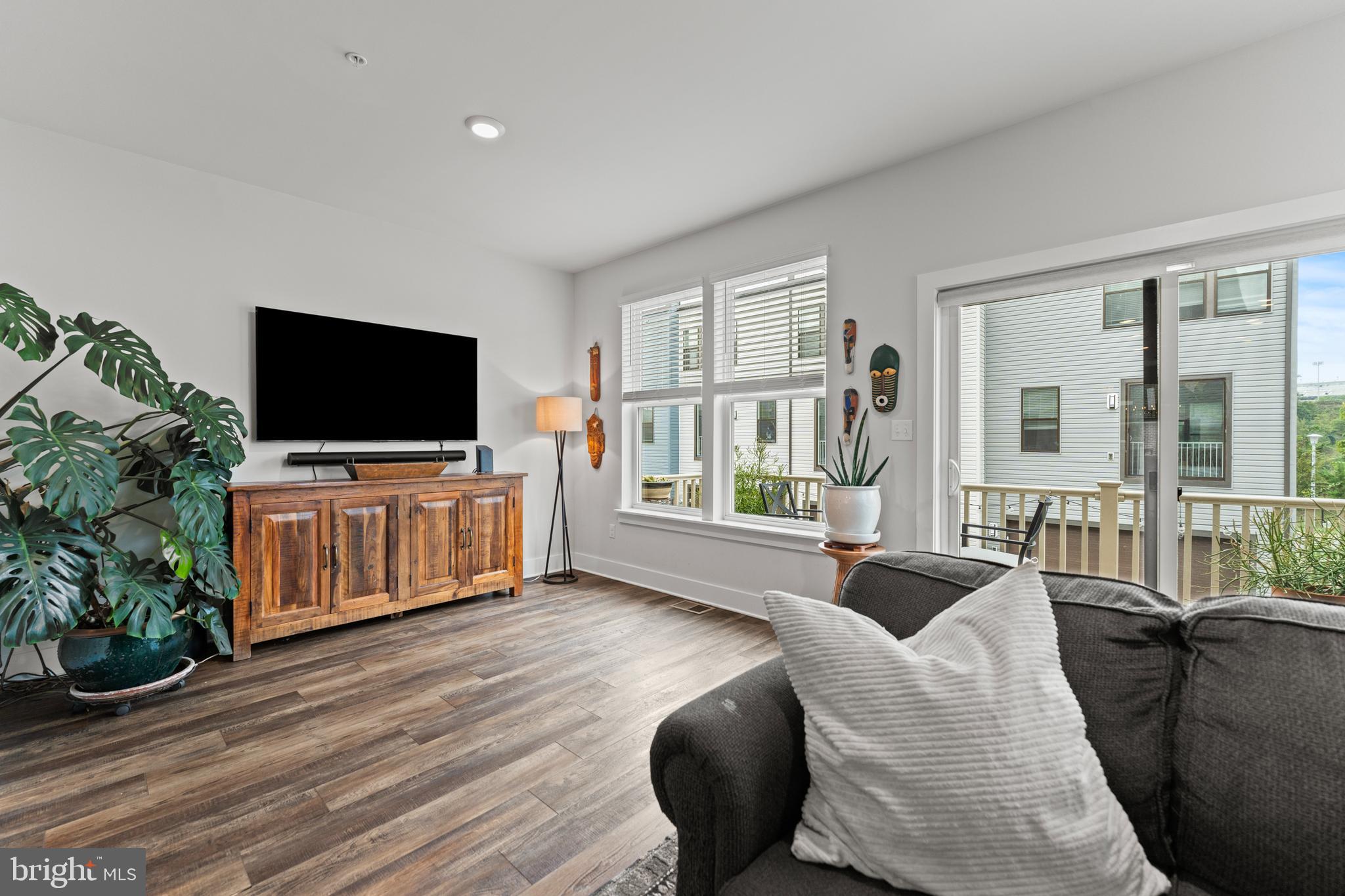 MEDFIELD - Residential
