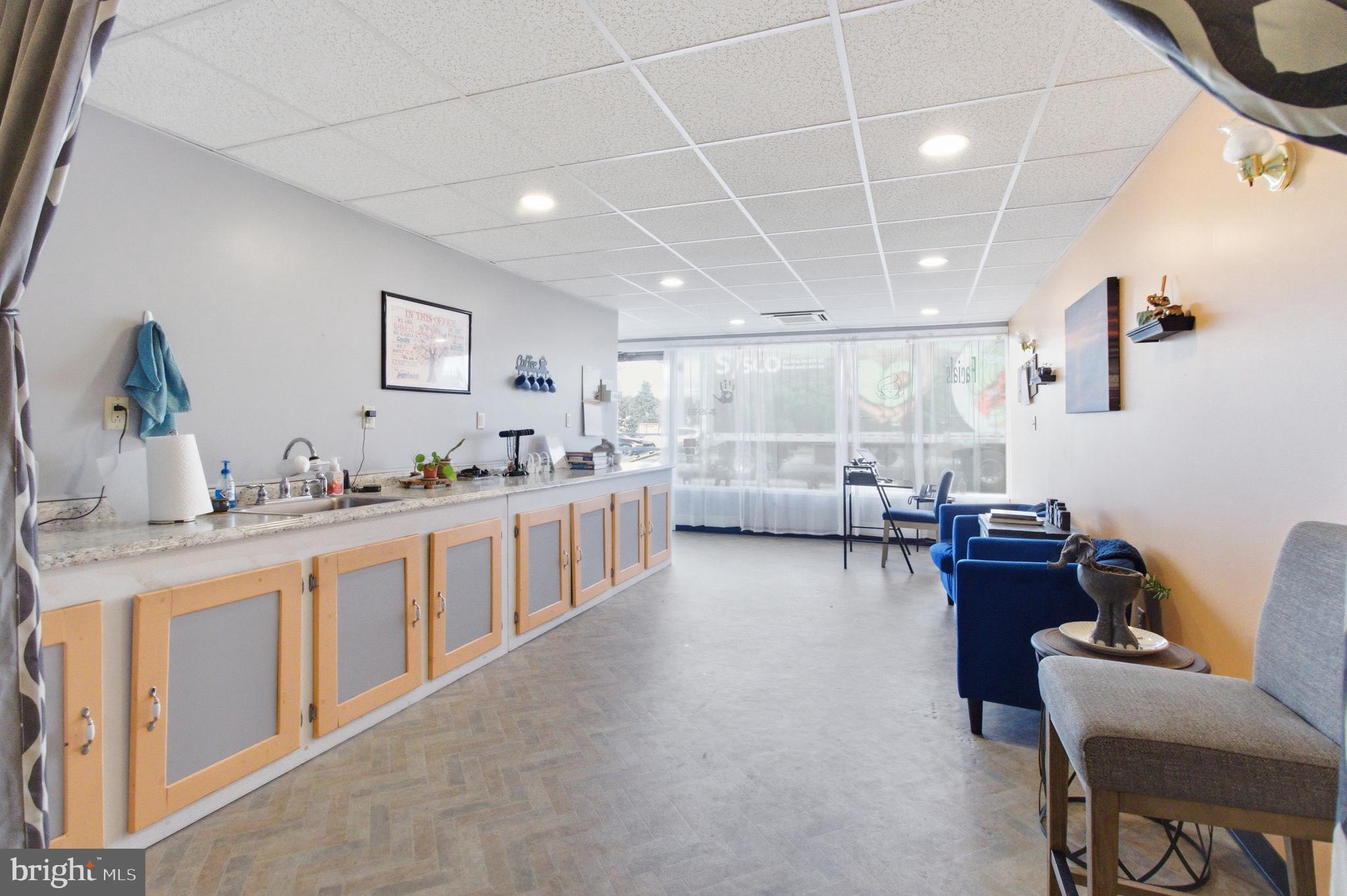 1081 & 1083 N FRONT STREET