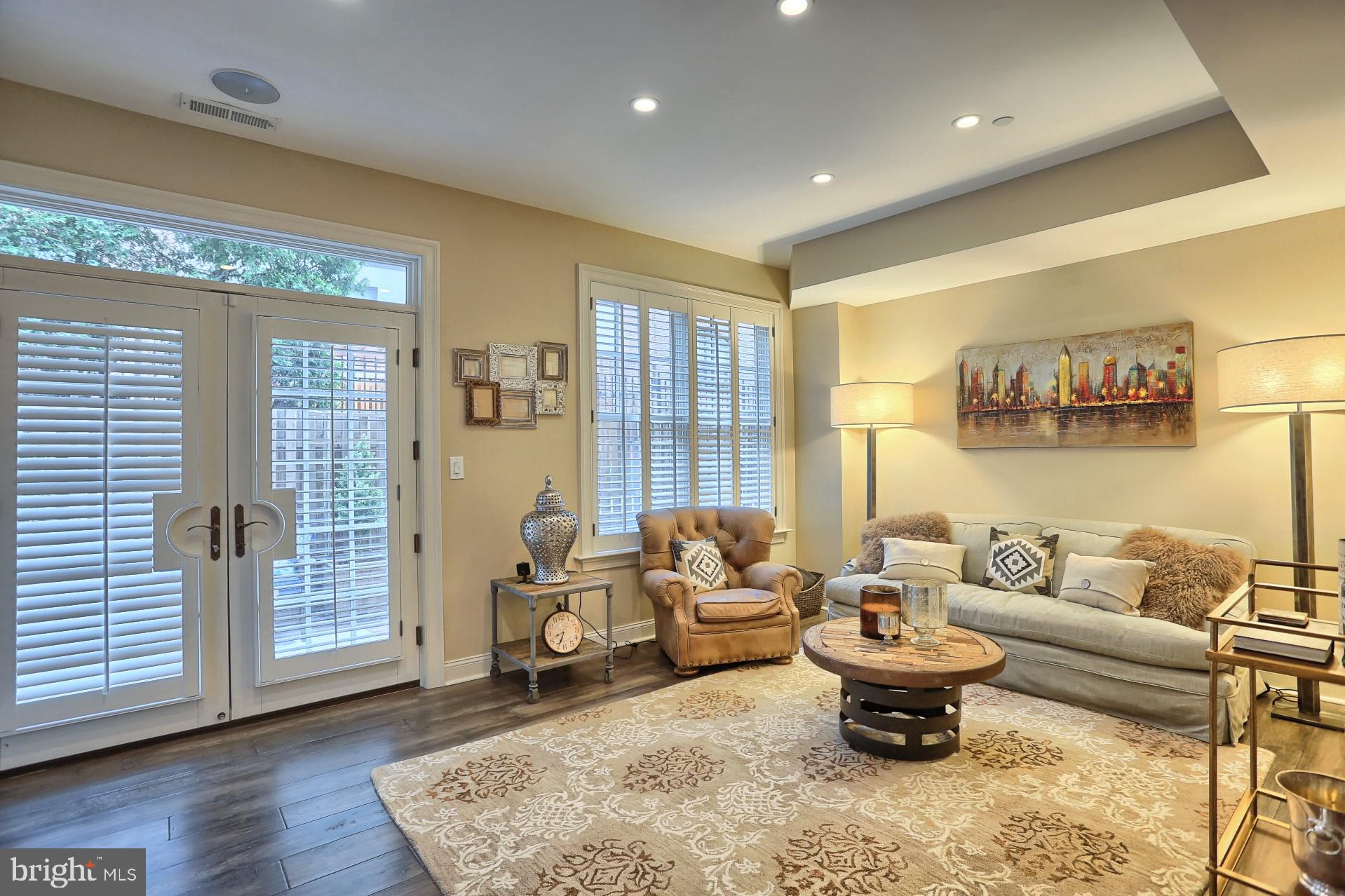 SOCIETY HILL - Residential