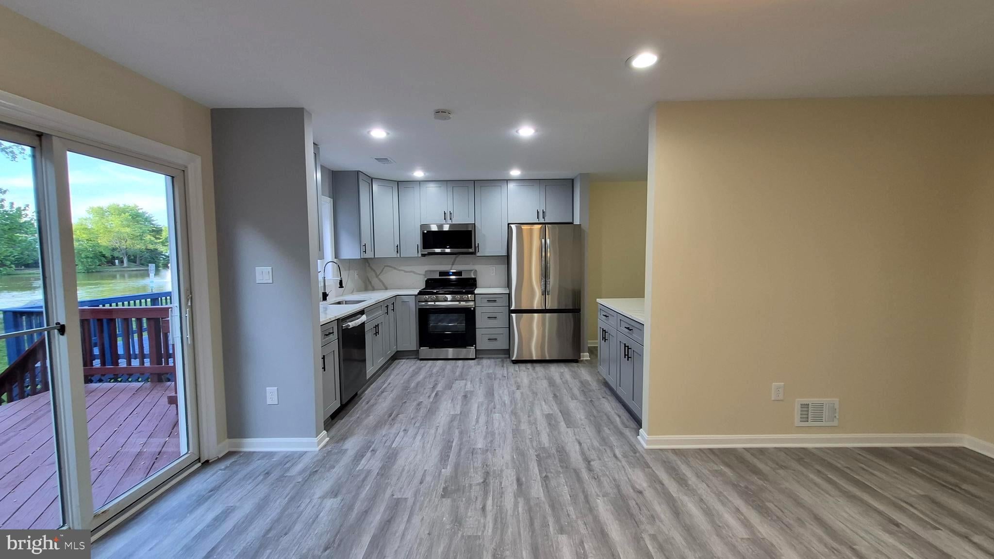 7106 SNUG HARBOR COURT
