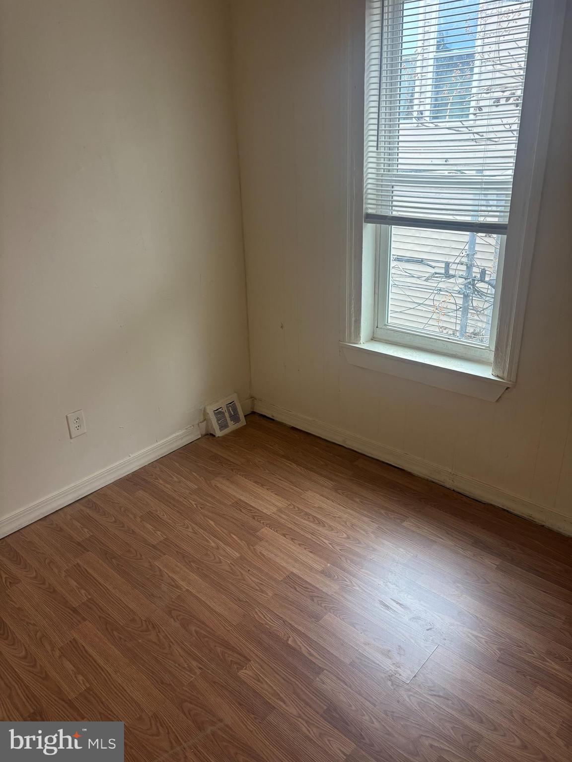 EAST KENSINGTON - Residential