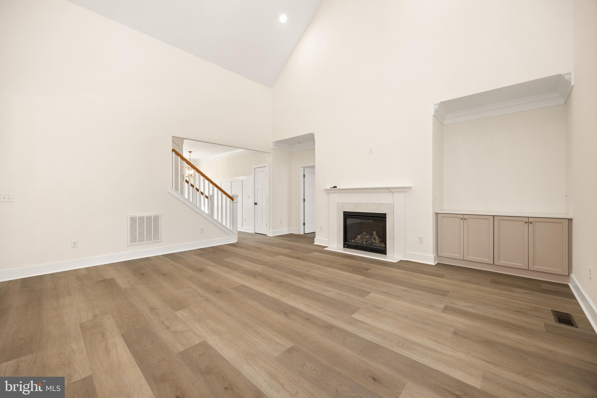 VILLAGE DOWN RIVER - Residential