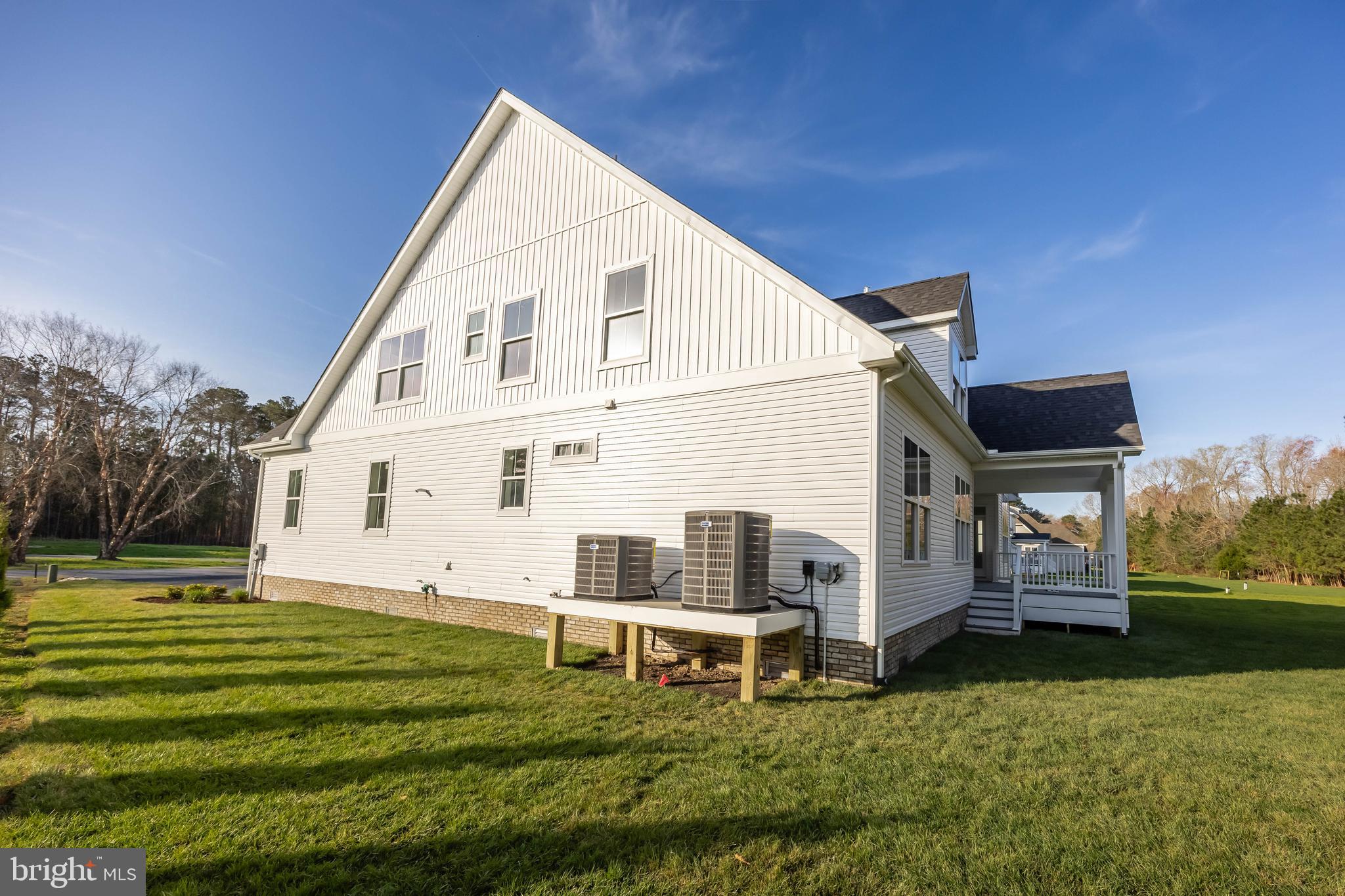 VILLAGE DOWN RIVER - Residential