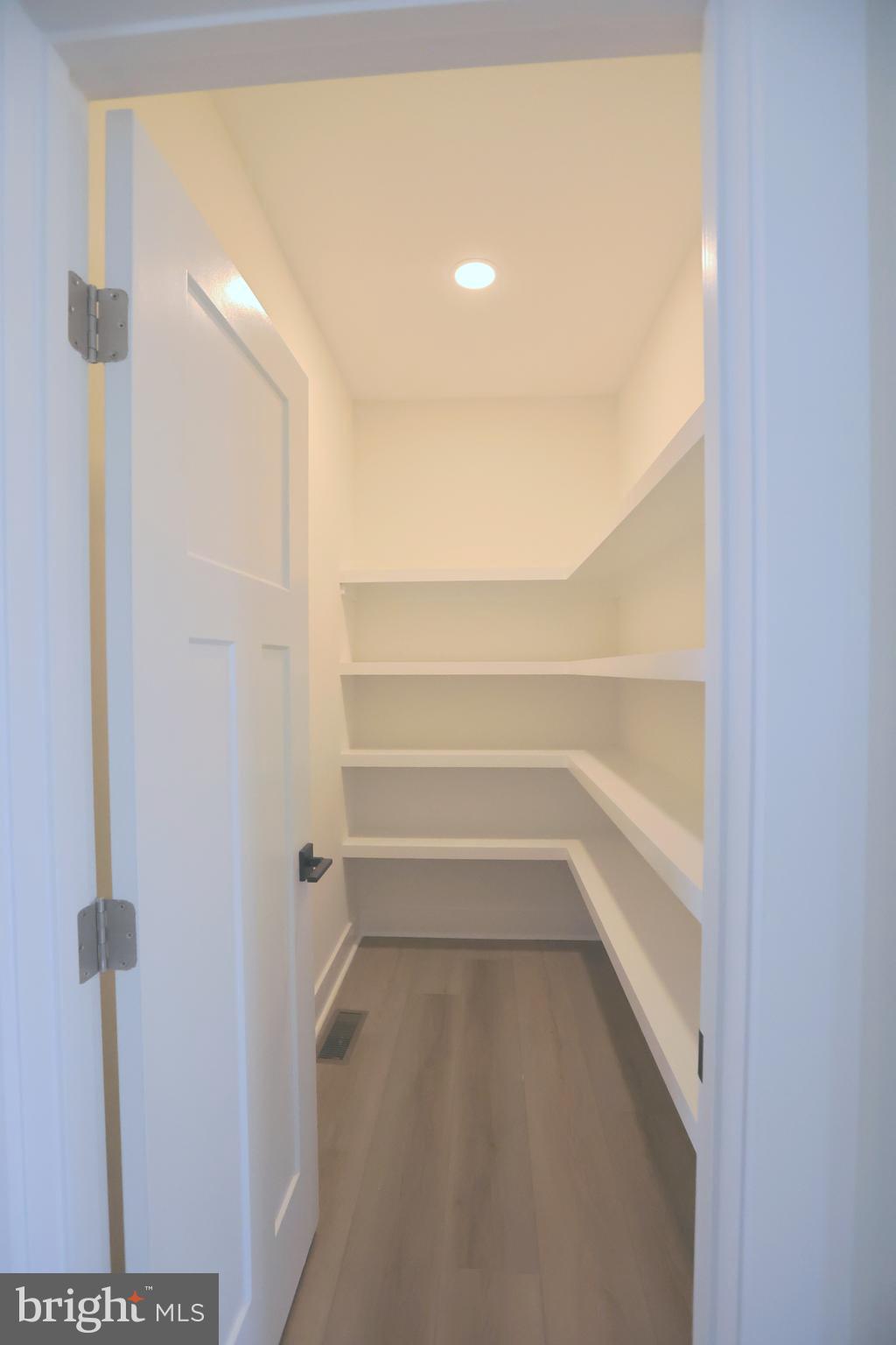 VILLAGE DOWN RIVER - Residential