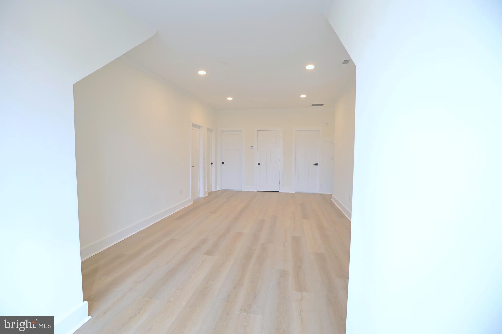 VILLAGE DOWN RIVER - Residential