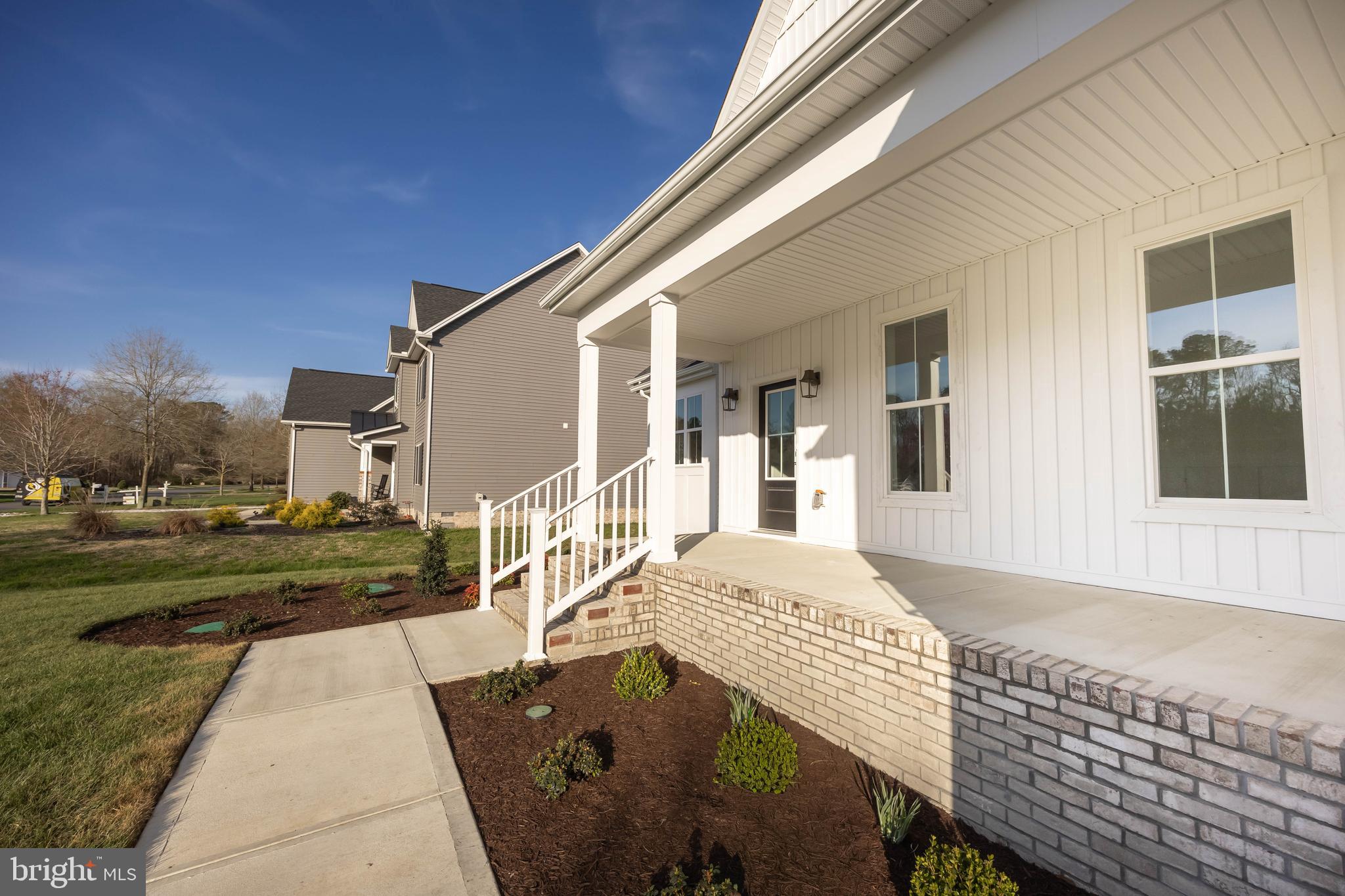 VILLAGE DOWN RIVER - Residential