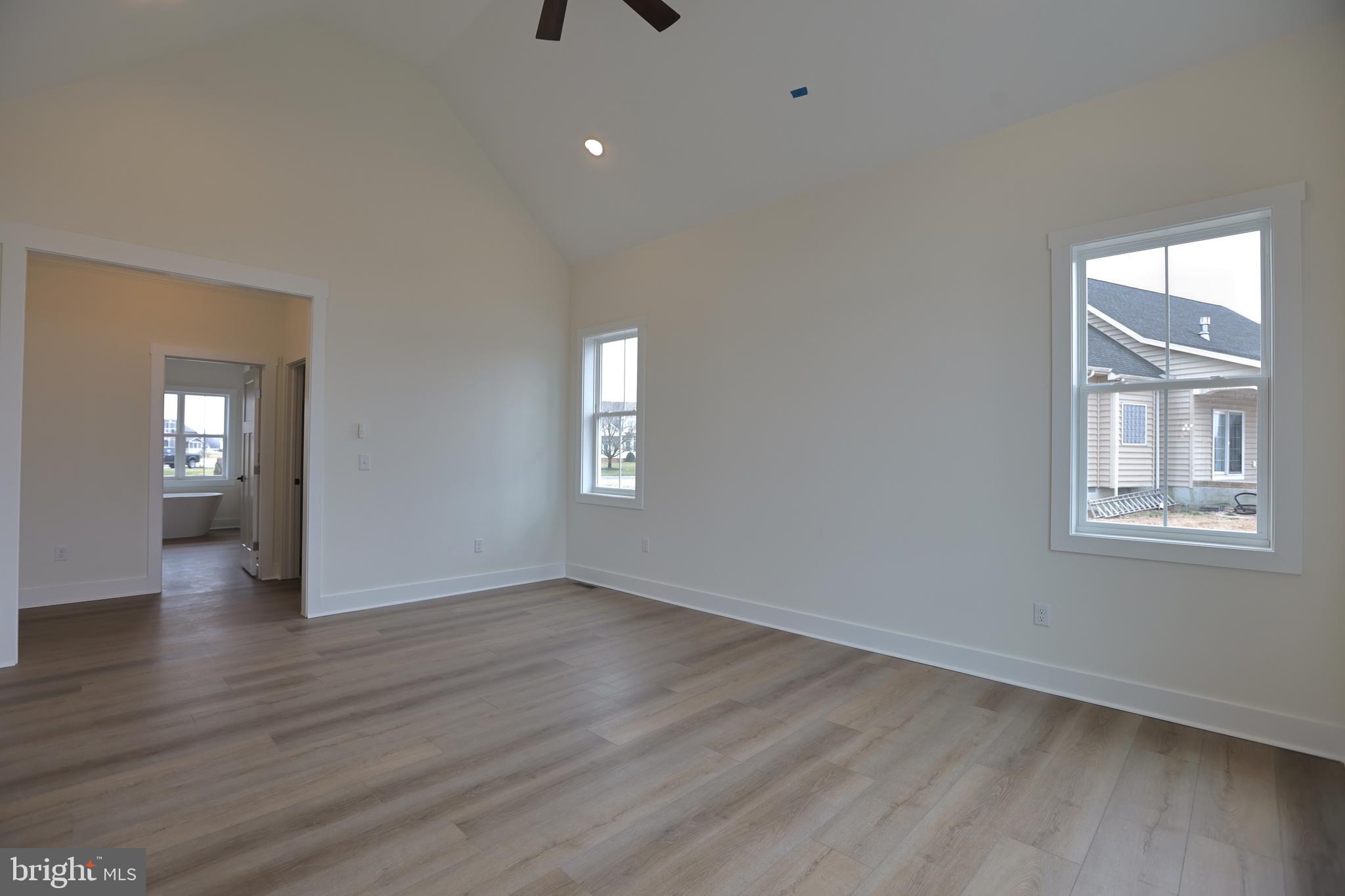 VILLAGE DOWN RIVER - Residential