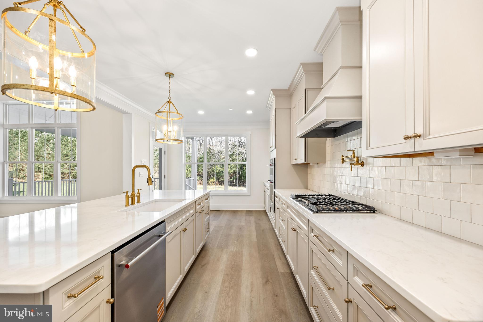 VILLAGE DOWN RIVER - Residential