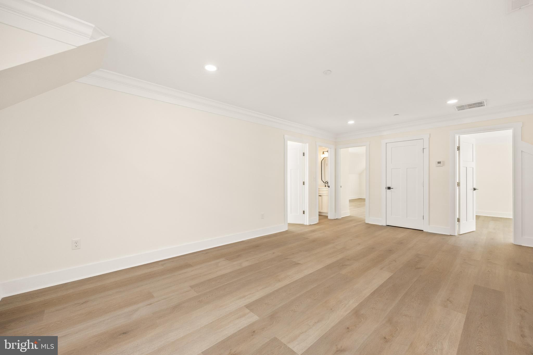 VILLAGE DOWN RIVER - Residential