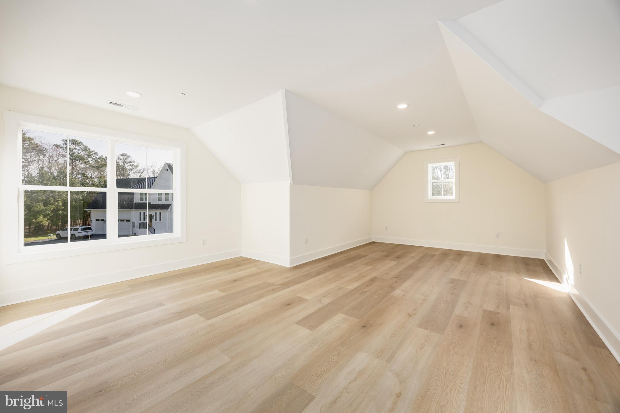 VILLAGE DOWN RIVER - Residential