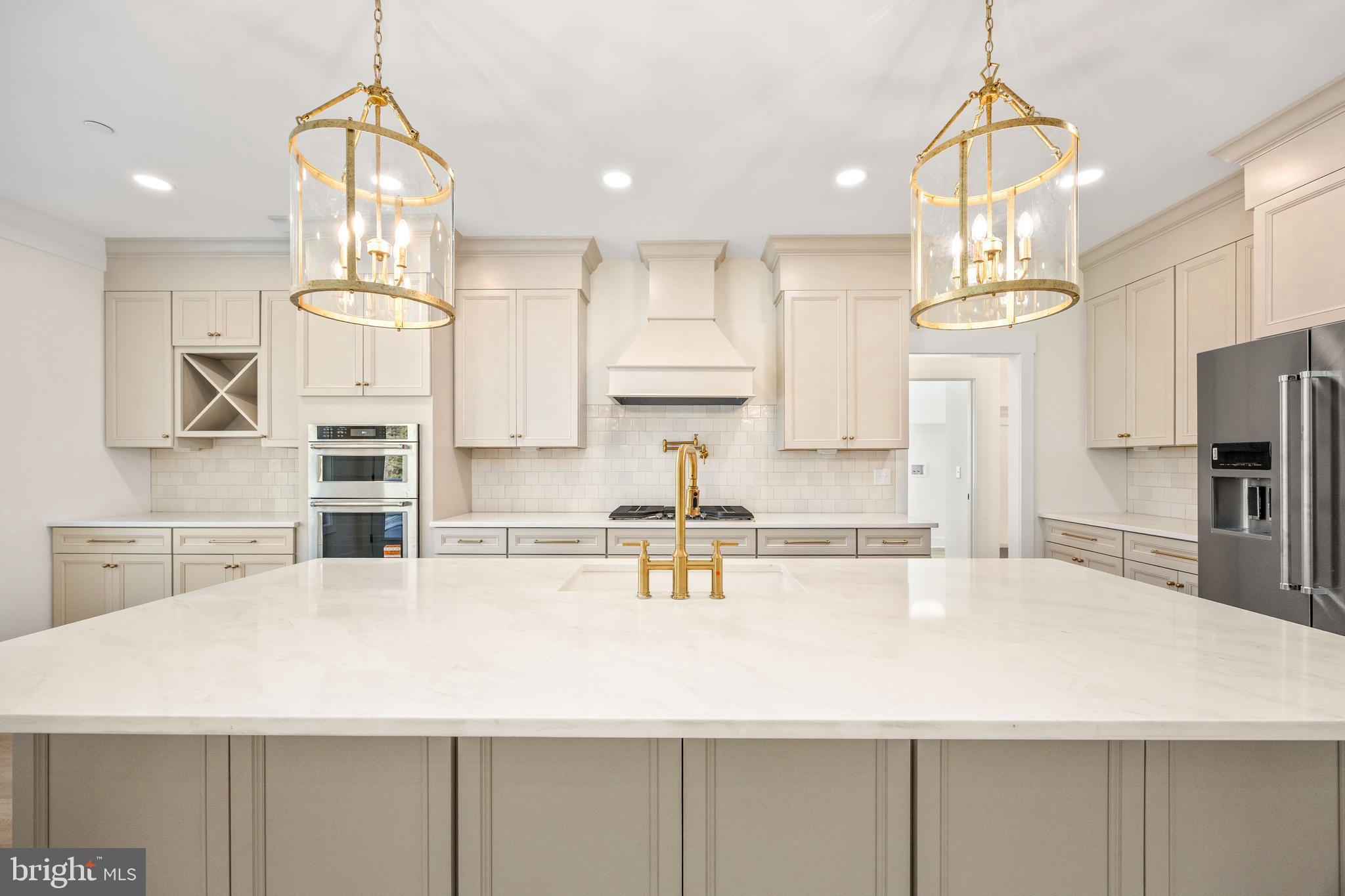 VILLAGE DOWN RIVER - Residential