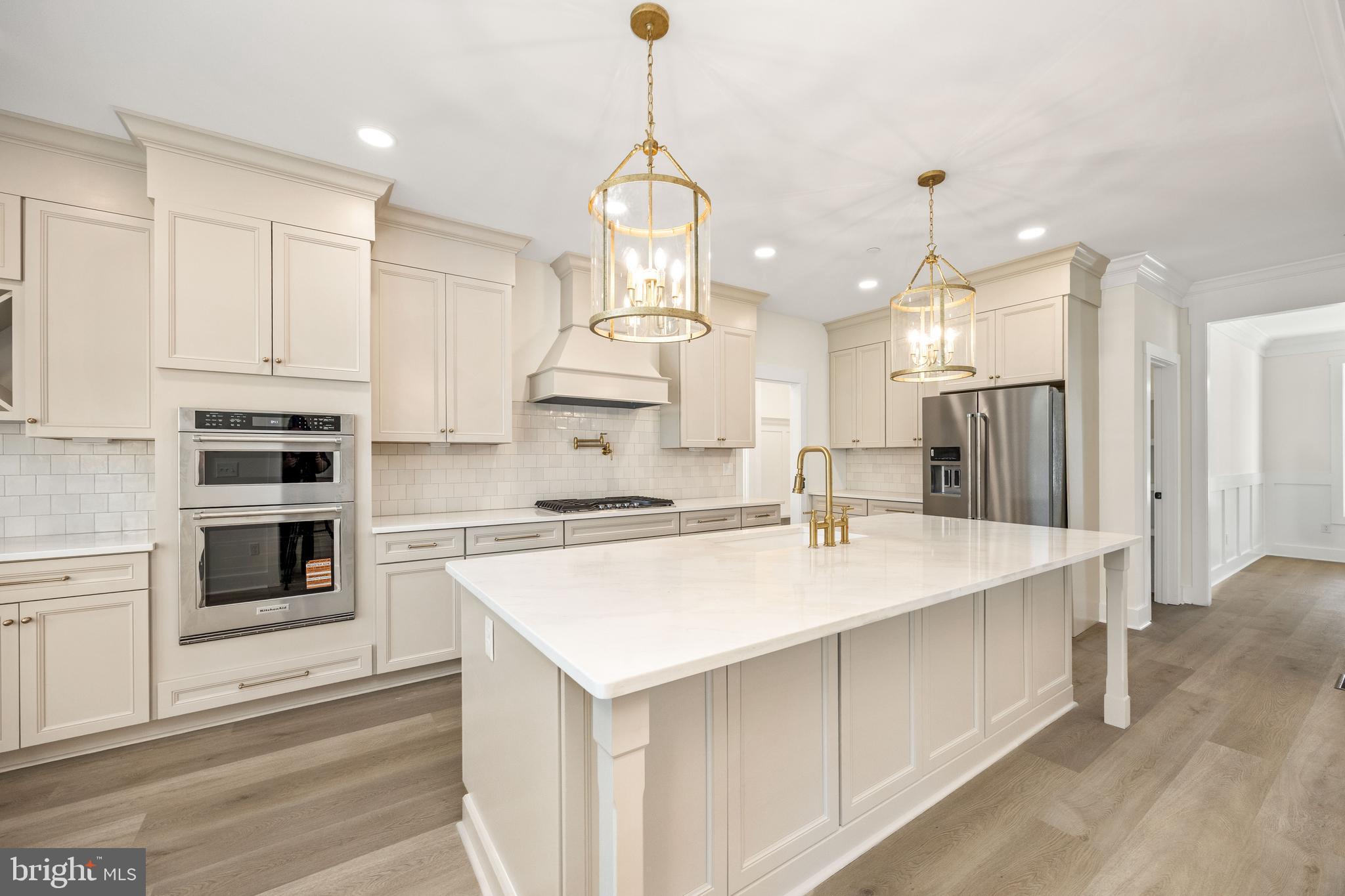 VILLAGE DOWN RIVER - Residential