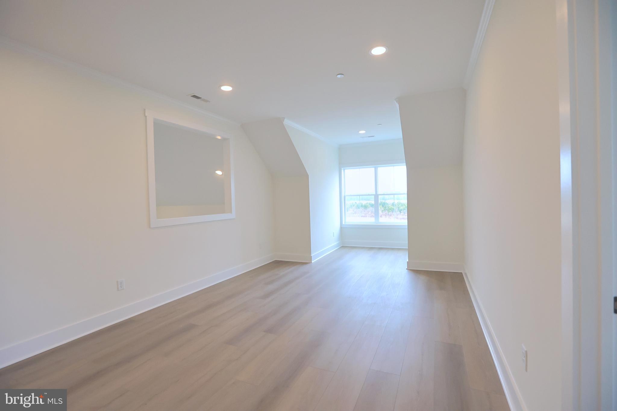 VILLAGE DOWN RIVER - Residential