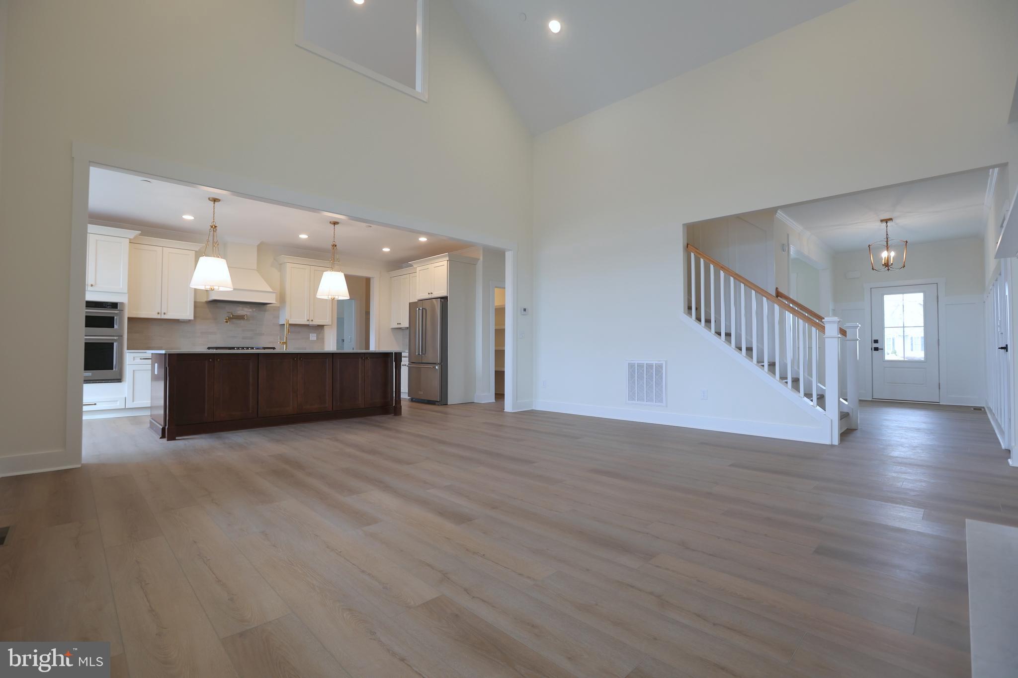 VILLAGE DOWN RIVER - Residential