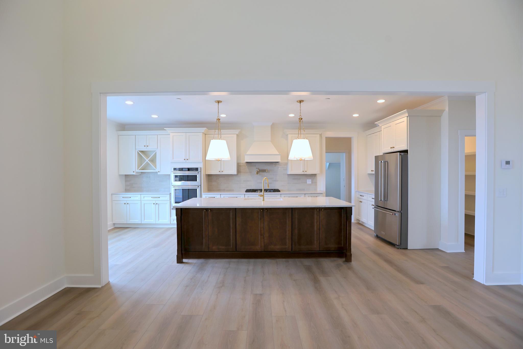 VILLAGE DOWN RIVER - Residential