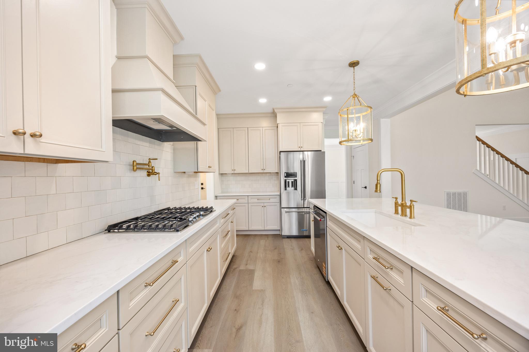 VILLAGE DOWN RIVER - Residential