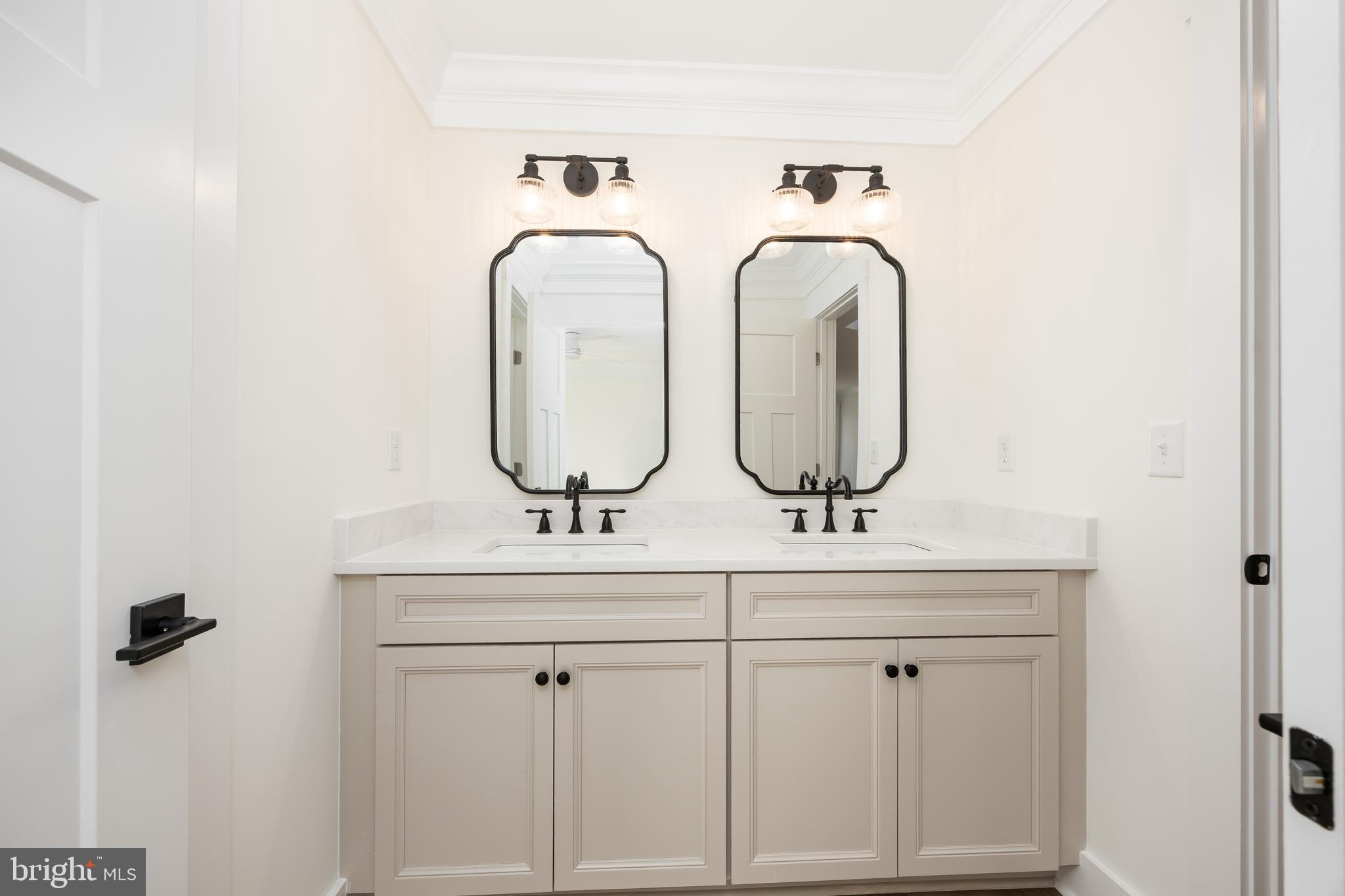 VILLAGE DOWN RIVER - Residential