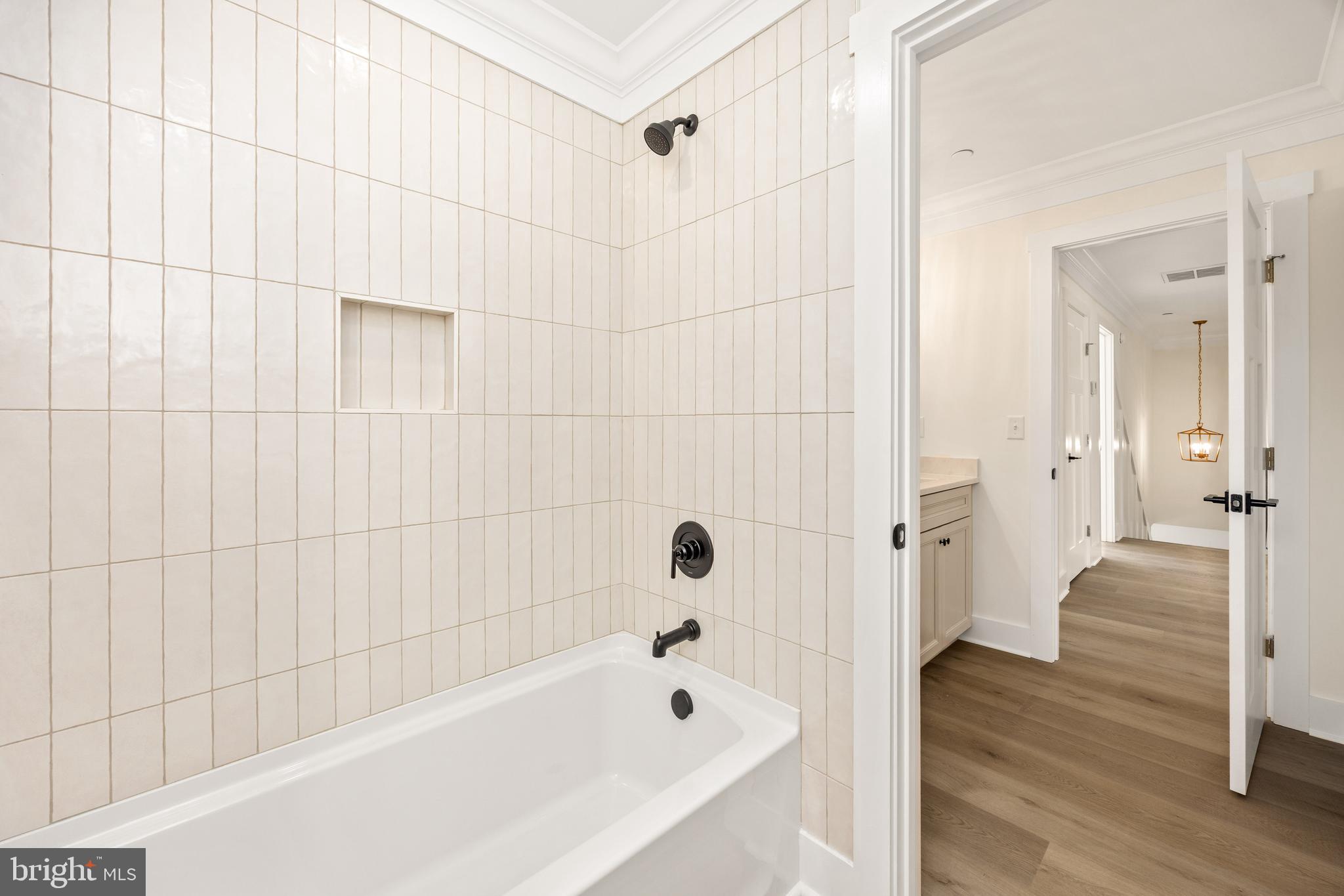 VILLAGE DOWN RIVER - Residential