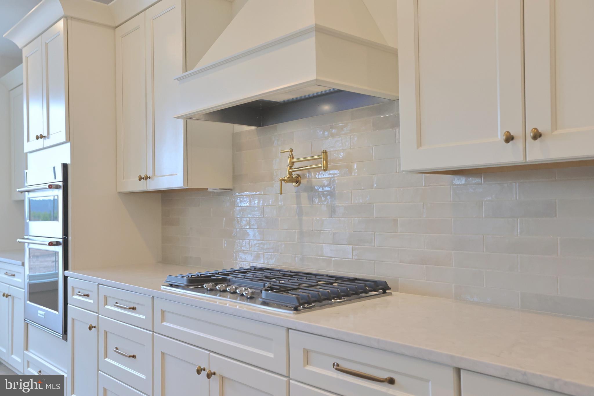 VILLAGE DOWN RIVER - Residential