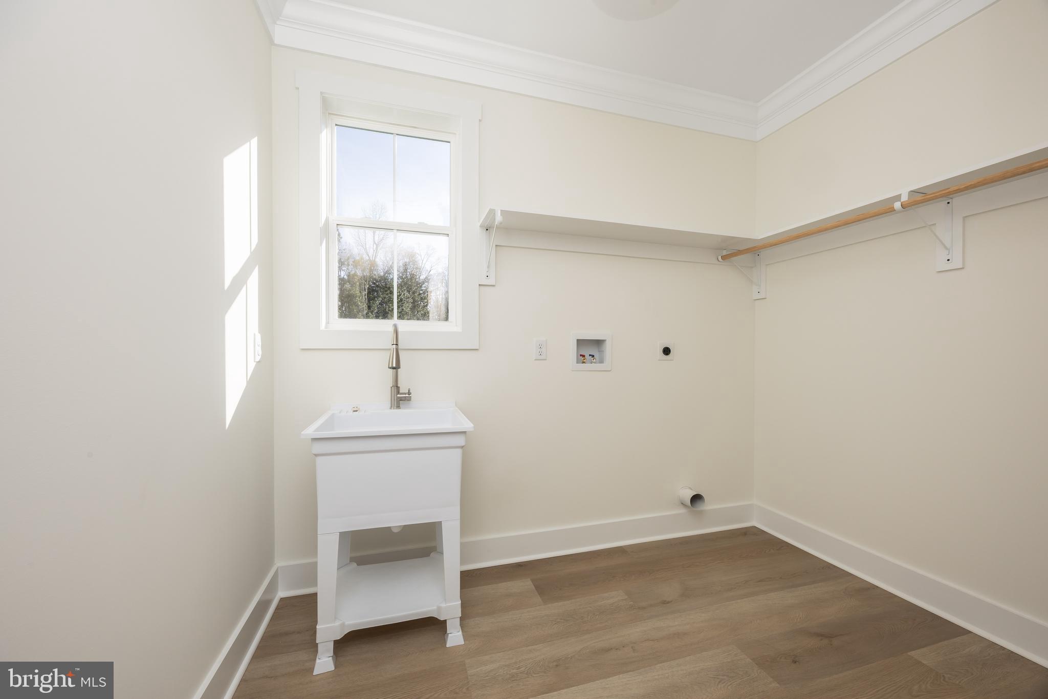 VILLAGE DOWN RIVER - Residential