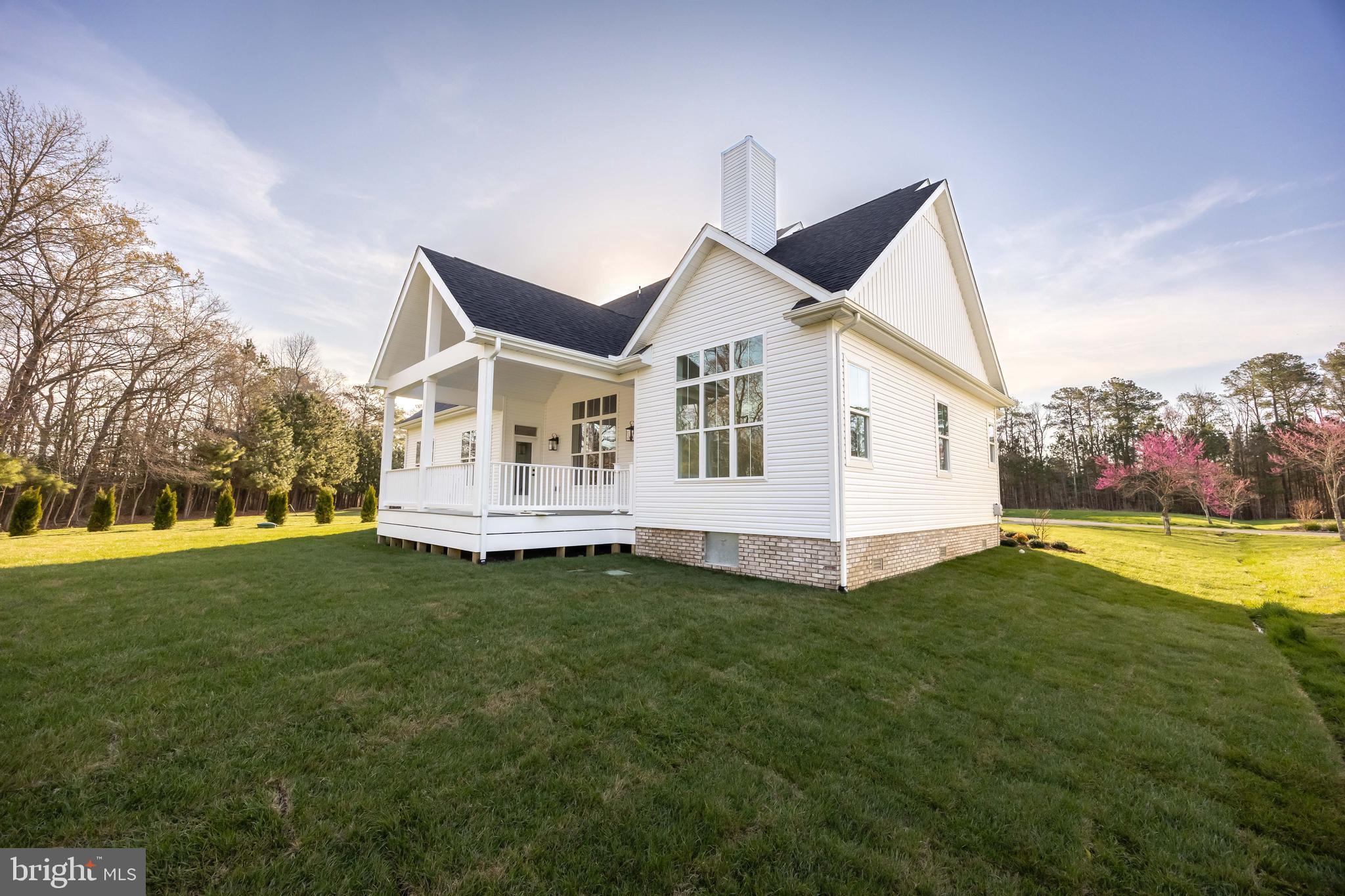 VILLAGE DOWN RIVER - Residential