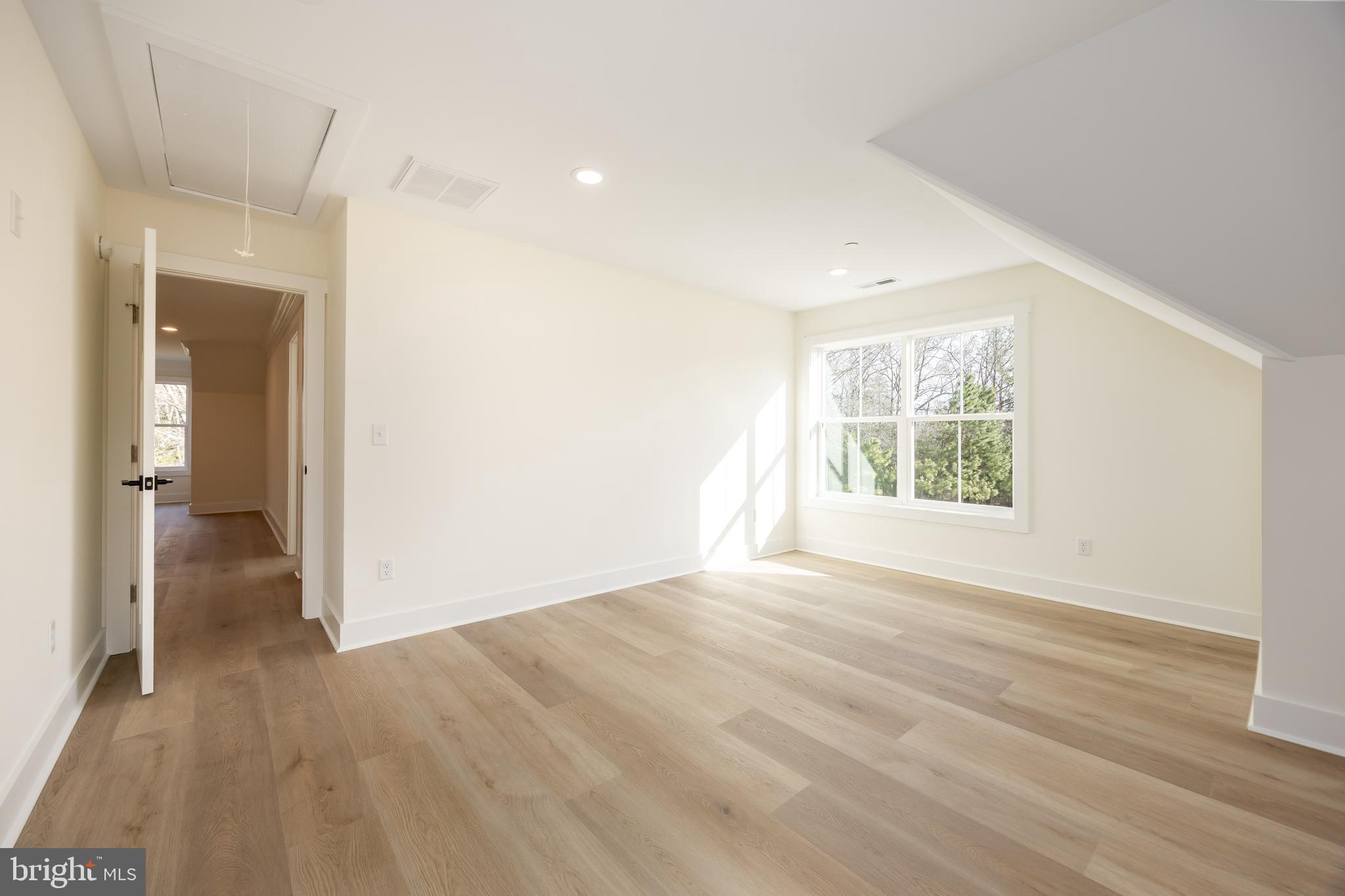 VILLAGE DOWN RIVER - Residential